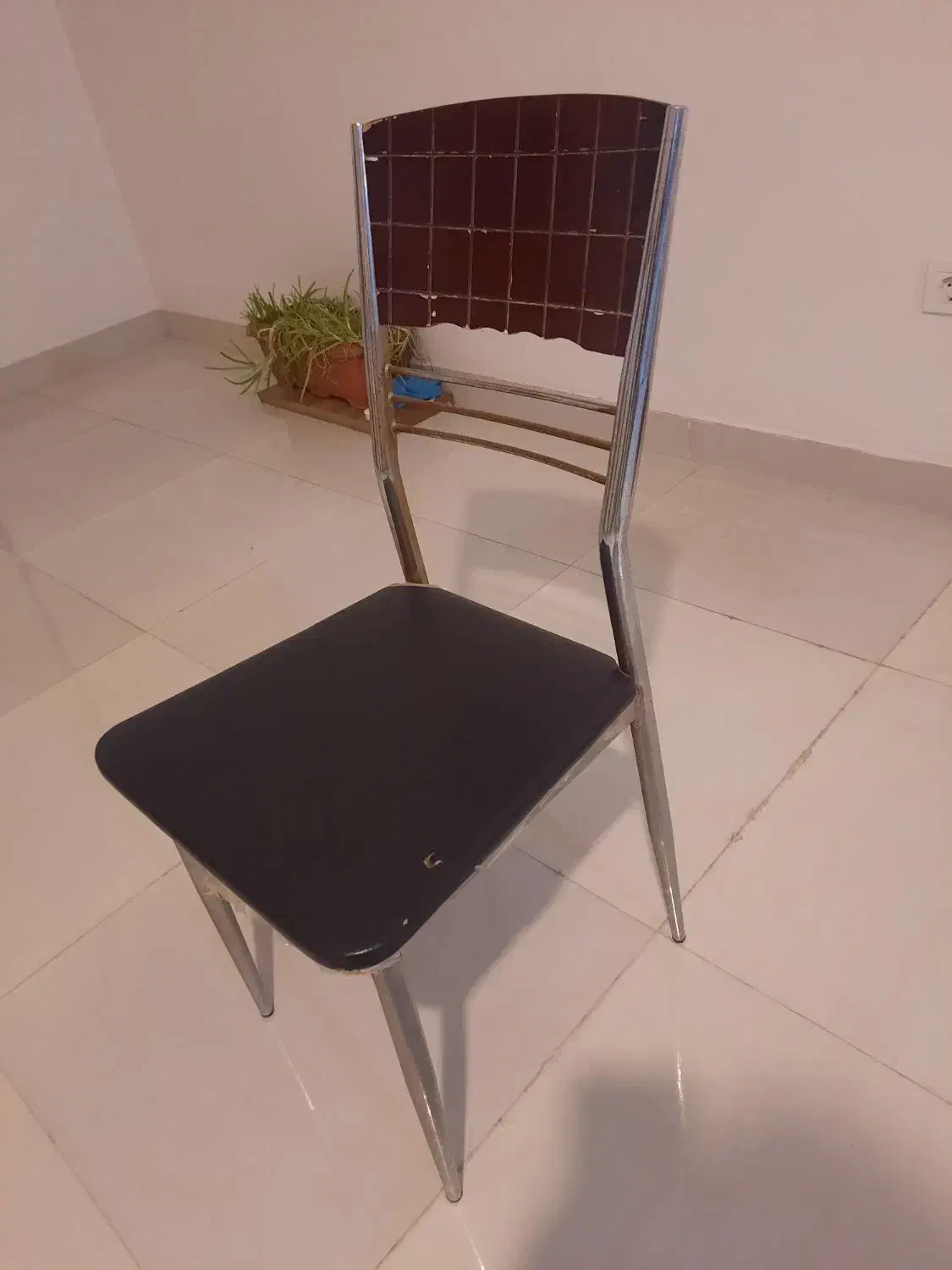 دو عدد صندلی|صندلی و نیمکت|گرگان, |دیوار