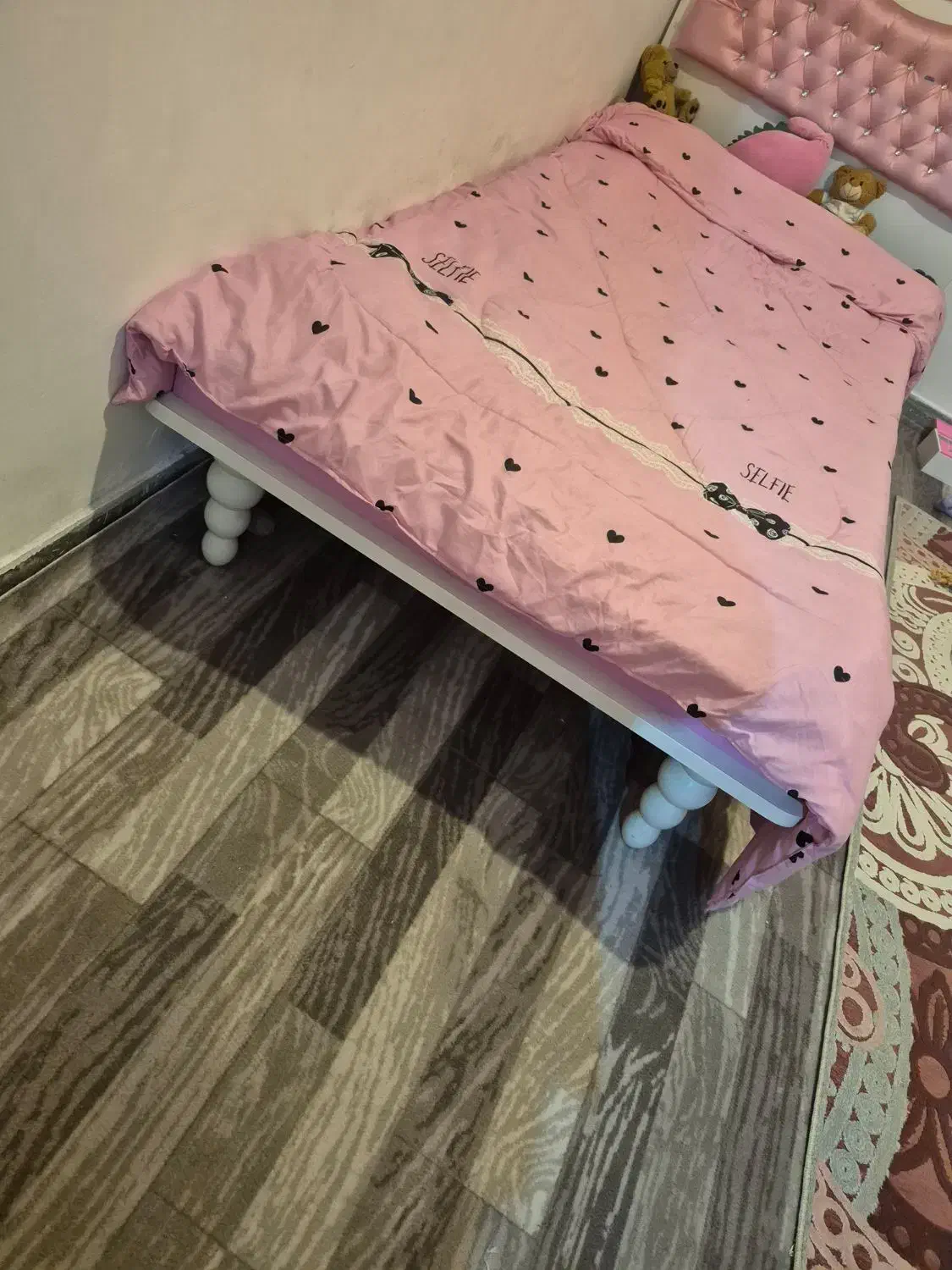 تخت آپادانا بسیار محکم و بسیار تمیز|تخت و سرویس خواب|محمدشهر, زیبادشت|دیوار