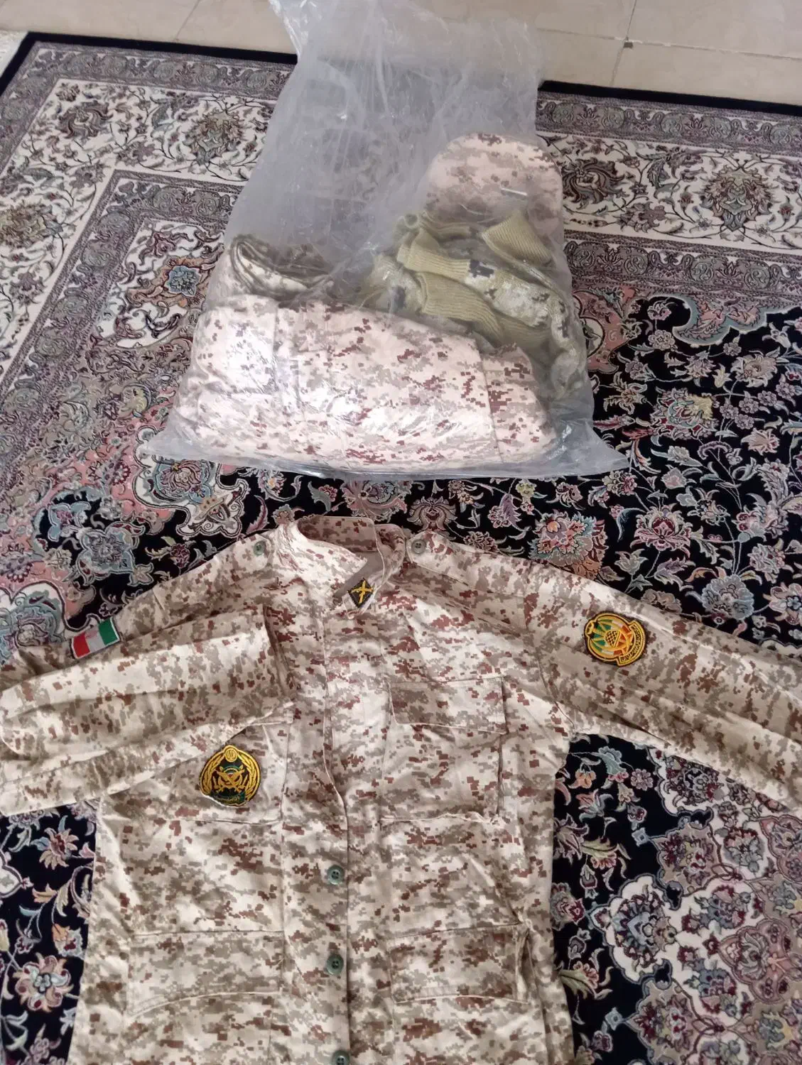 یک دست لباس سربازی|لباس|کرمانشاه, |دیوار