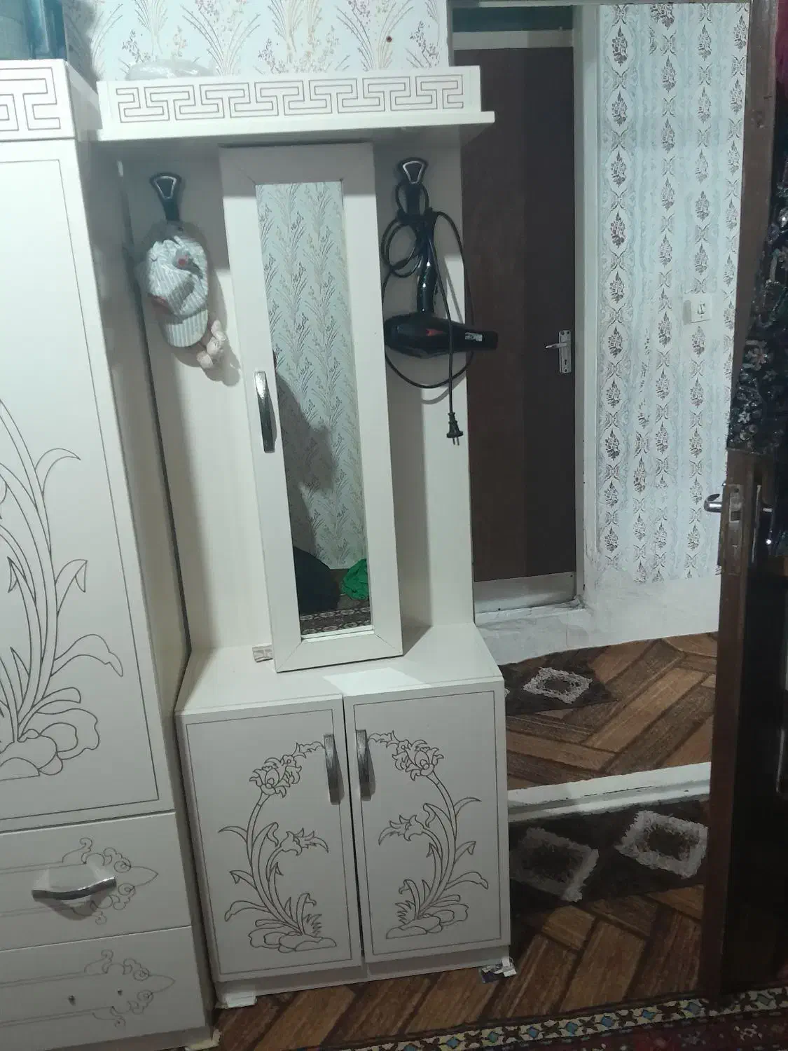 جاکفشی|جاکفشی، کمد، دراور|اردبیل, |دیوار