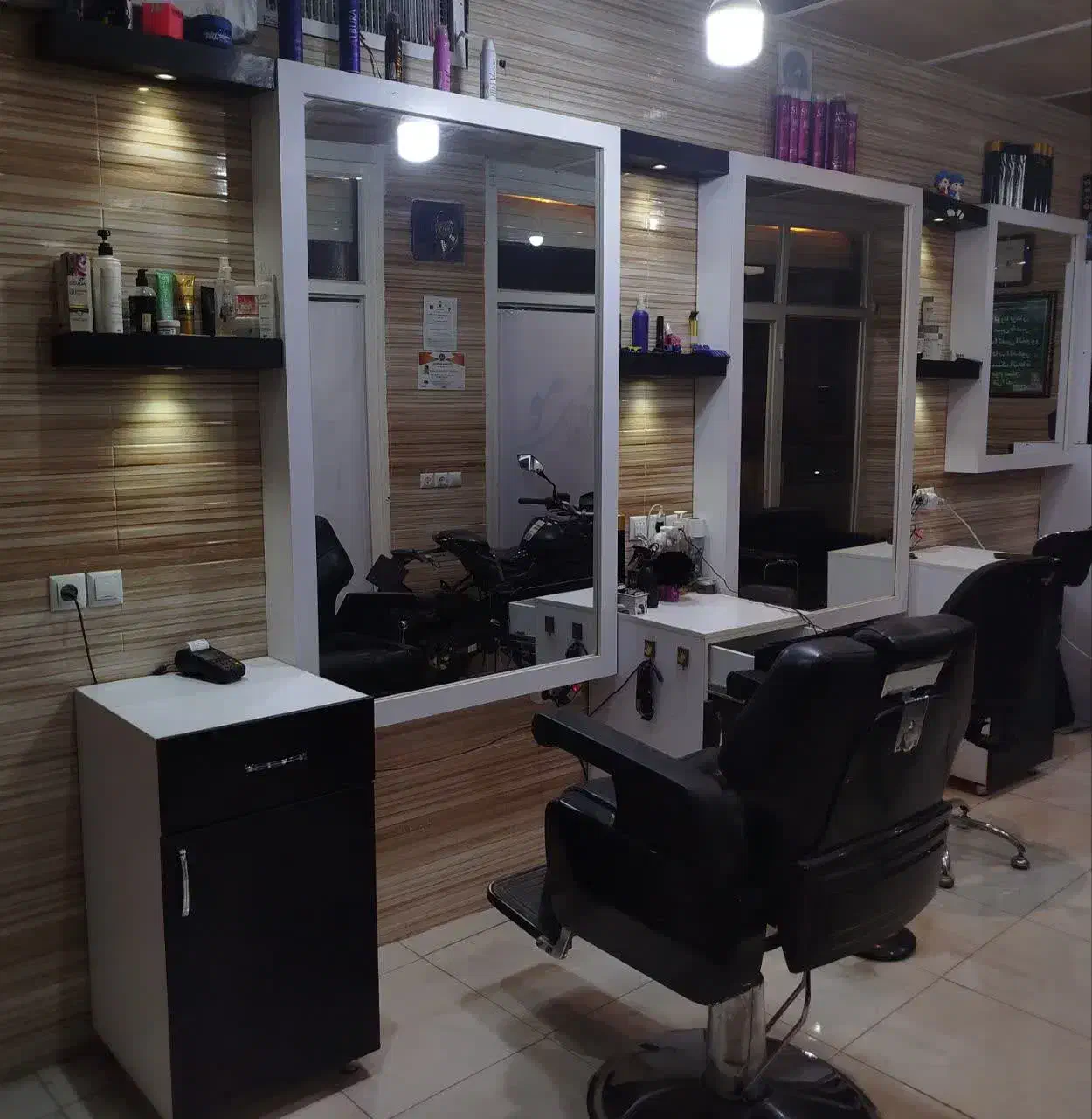 دکورآرایشگاه|آرایشگاه و سالنهای زیبایی|آران و بیدگل, |دیوار