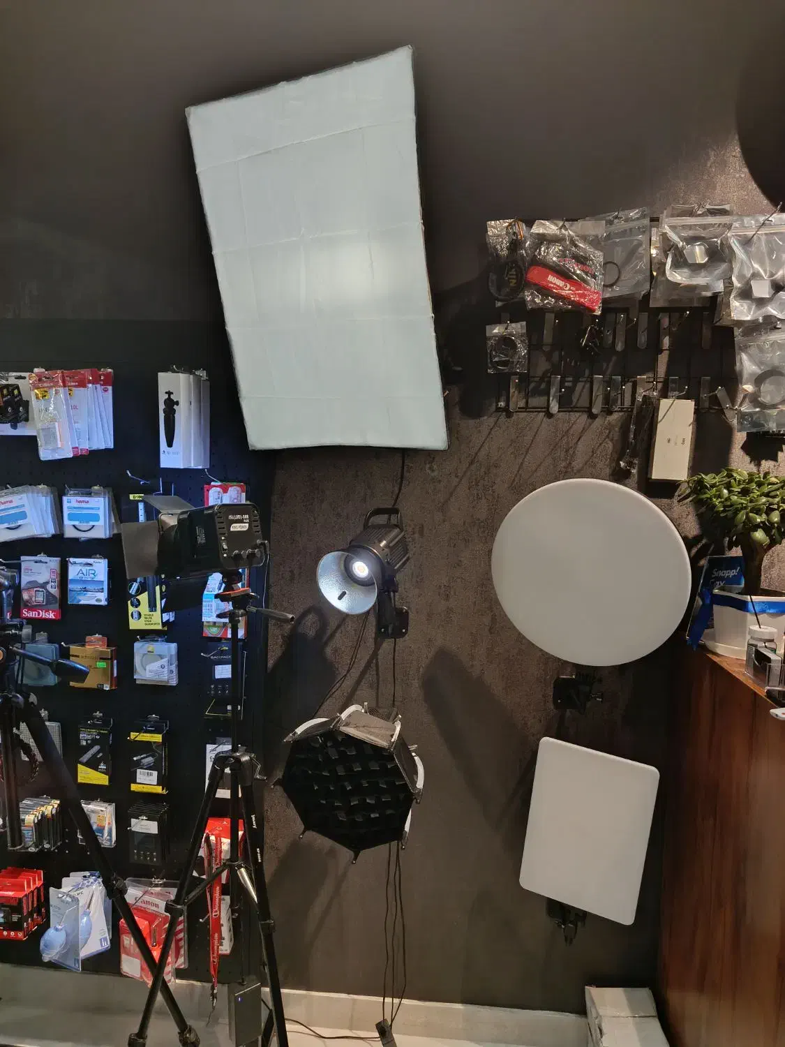 فروش انواع نور حرفهای|دوربین عکاسی و فیلمبرداری|رشت, چله خانه|دیوار