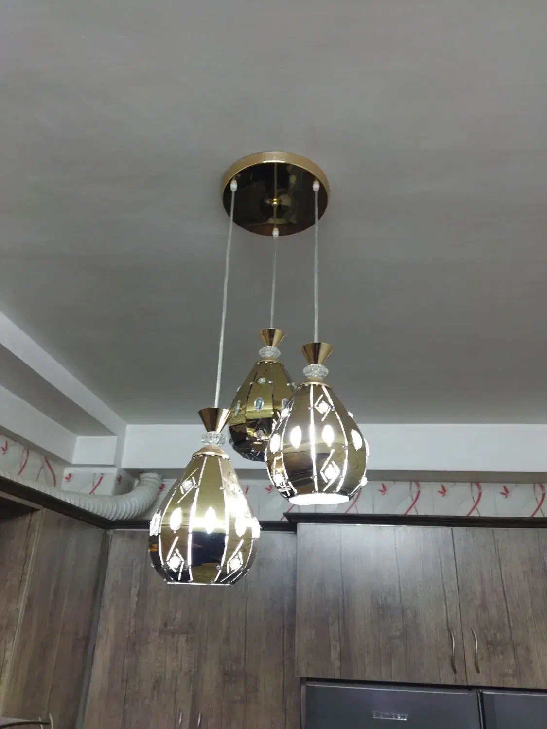 لوستر|لوستر و چراغ آویز|قم, بنیاد|دیوار