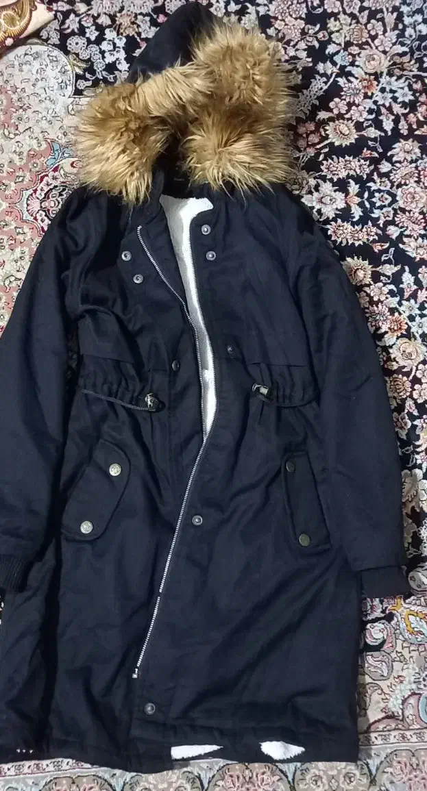 کاپشن|لباس|میانه, |دیوار