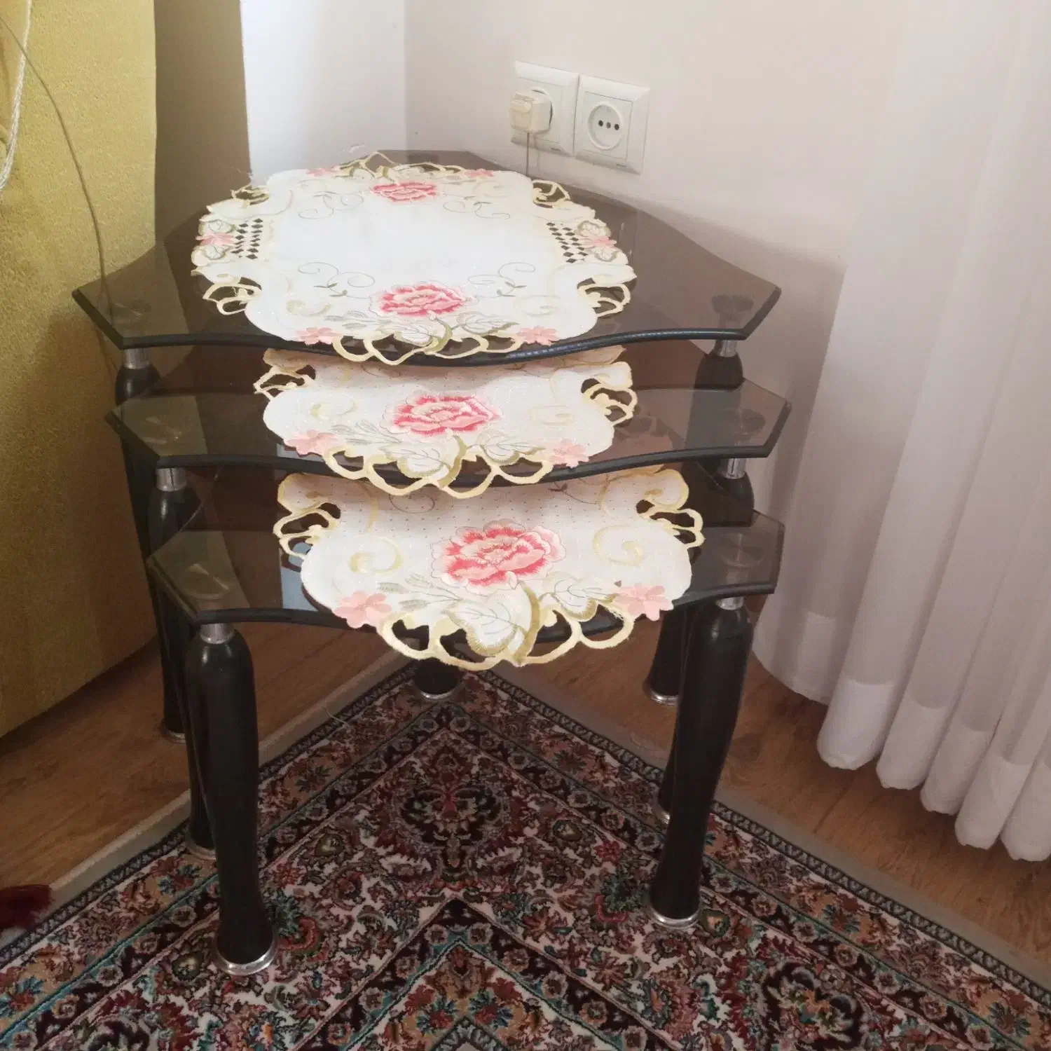 میزعسلی و جلومبلی در حد نو|مبلمان خانگی و میز عسلی|املش, |دیوار