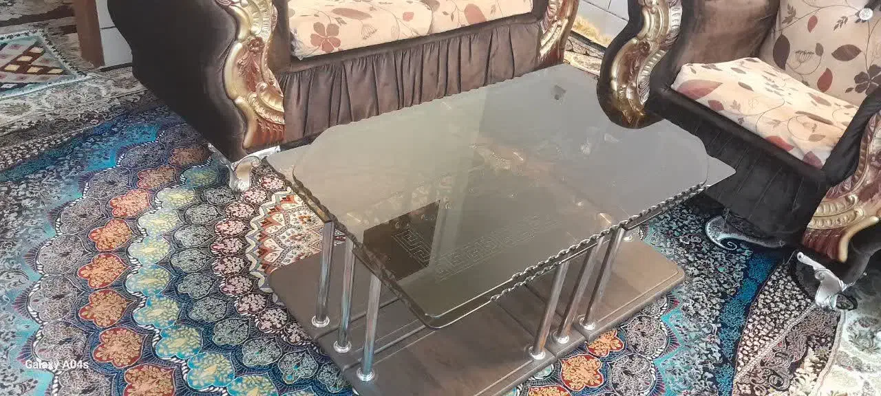 همه وسیله داخل تصویر فروشی بخاطر جابجایی|مبلمان خانگی و میز عسلی|شهرضا, |دیوار