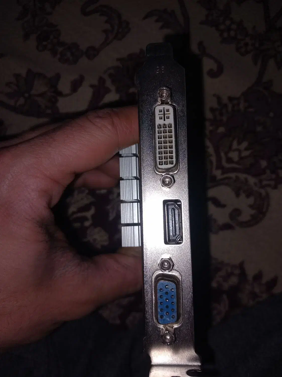 گرافیک 1 گیگ DDR3|قطعات و لوازم جانبی رایانه|خوی, |دیوار