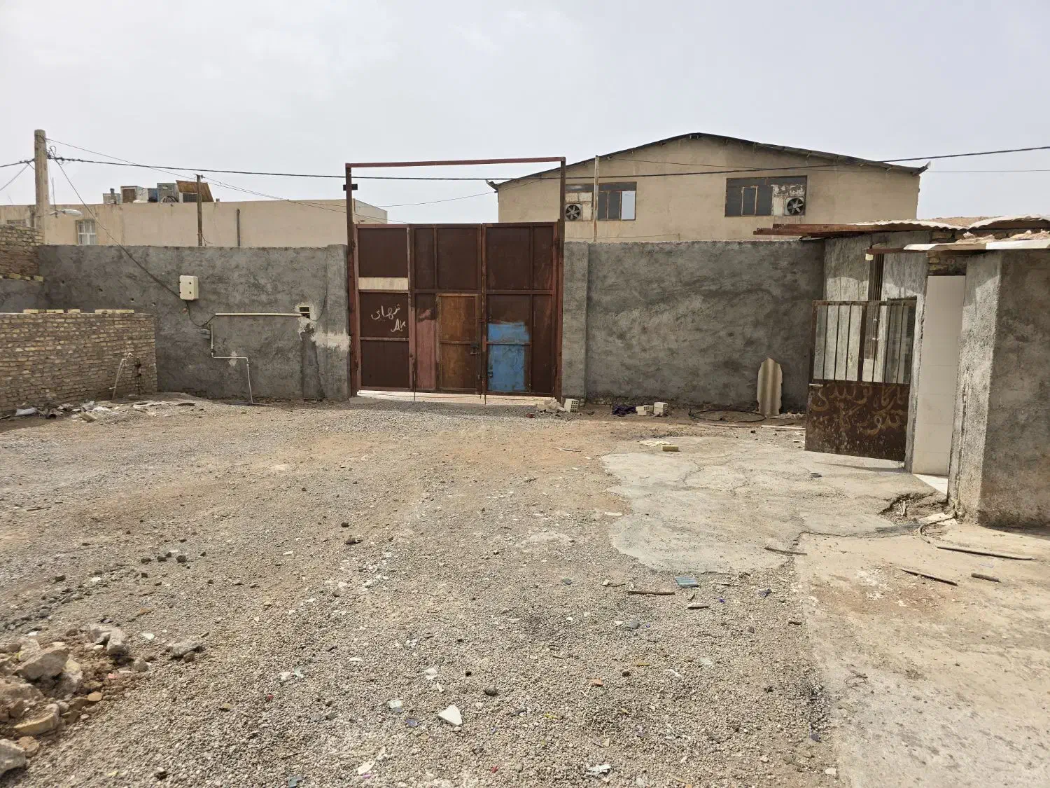 کارگاه جهت کار صافکاری نقاشی انبار وغیره|اجارهٔ دفتر صنعتی، کشاورزی، تجاری|یزد, |دیوار