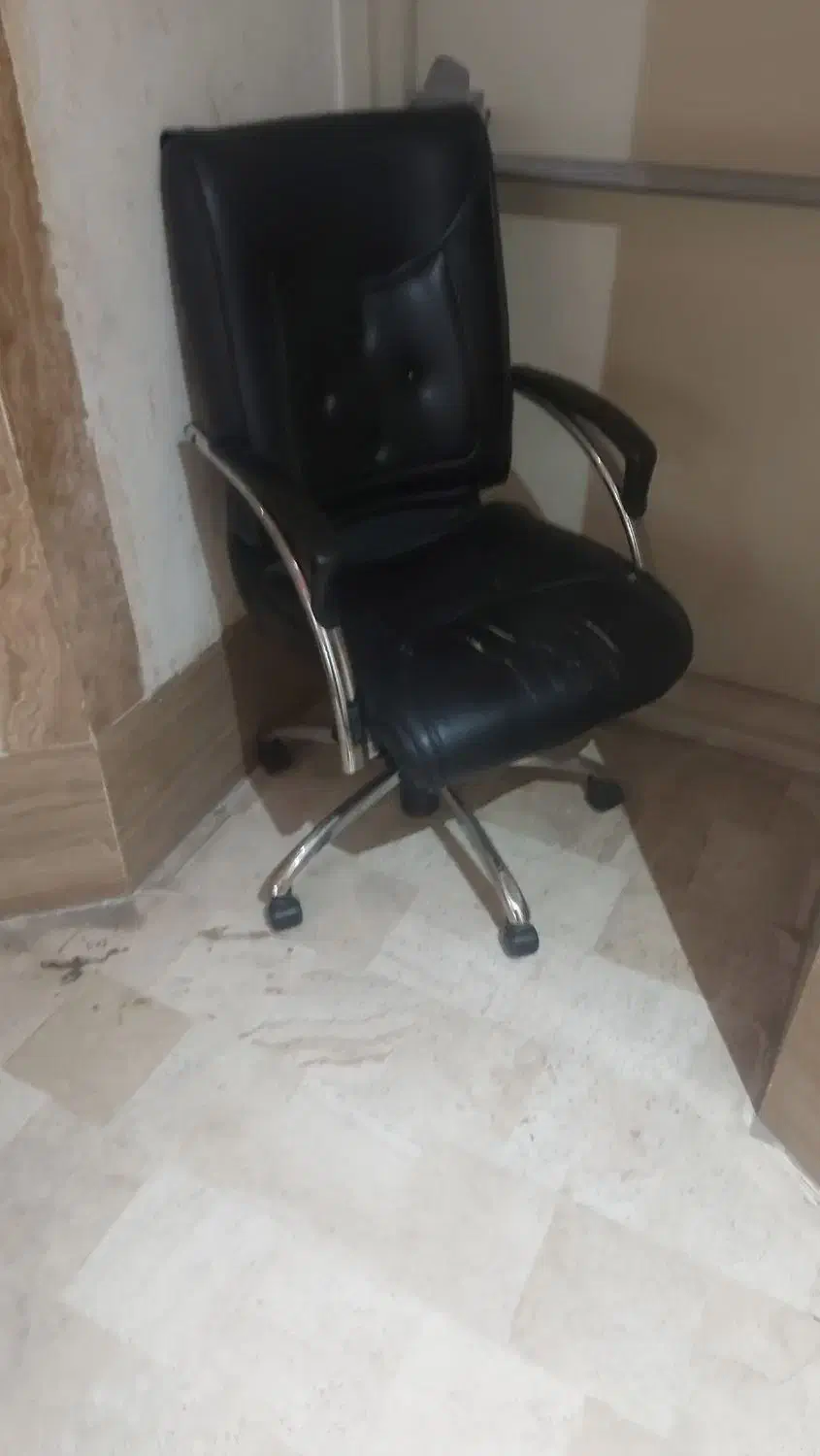 صندلی چرخدار|دفتر کار|قم, انسجام|دیوار