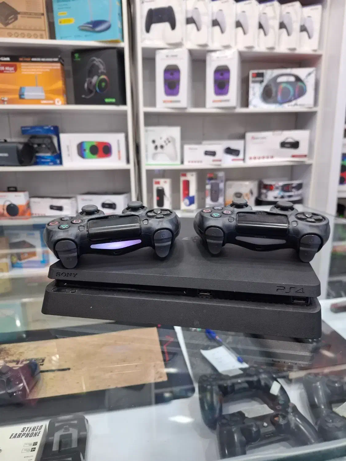 Ps4 اسلیم دو دسته اصلی تمیز|کنسول، بازی ویدئویی و آنلاین|اراک, |دیوار