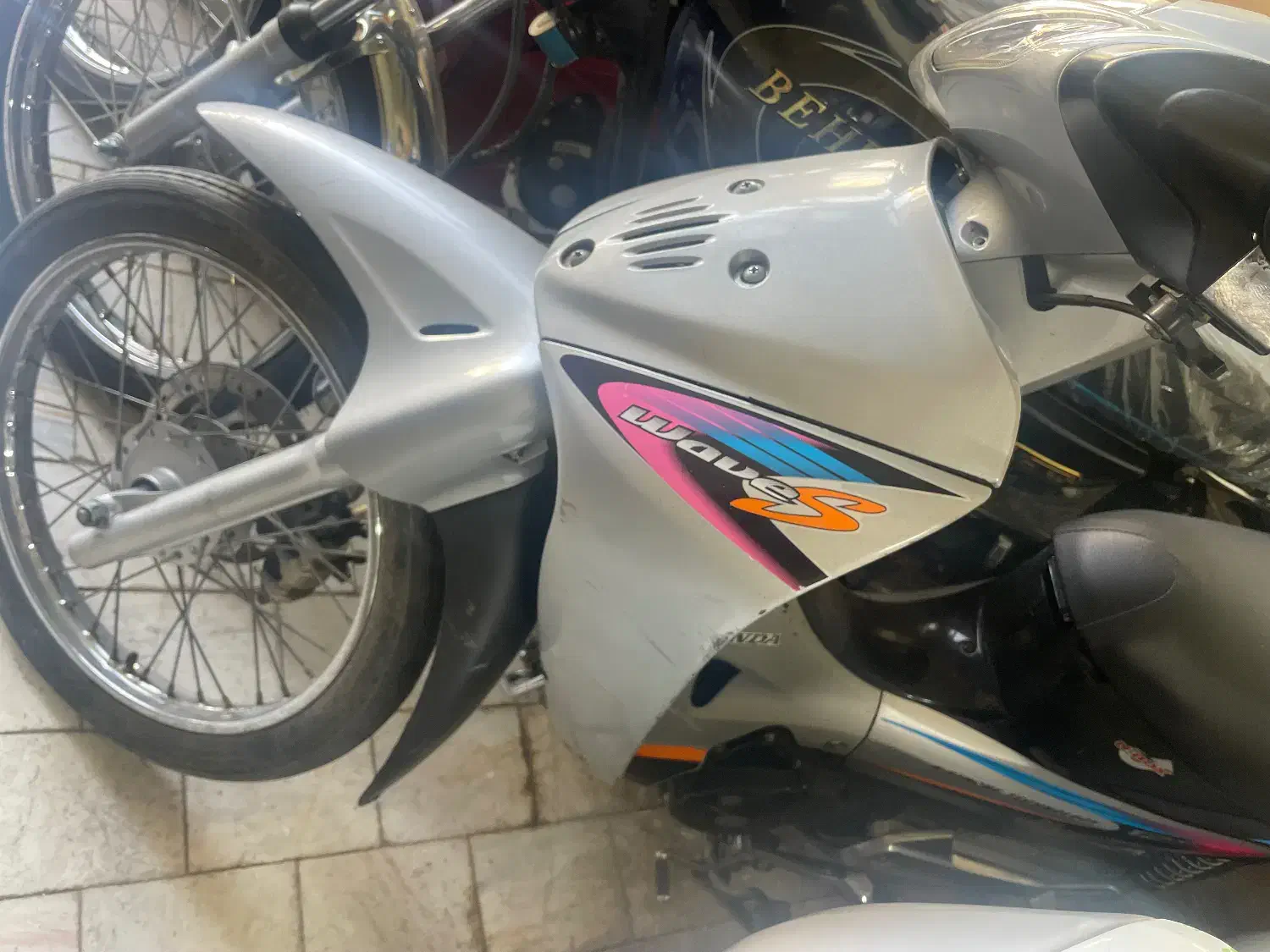 هوندا ویو ۱۳۸۳ نقره ای|موتورسیکلت|اردکان, |دیوار