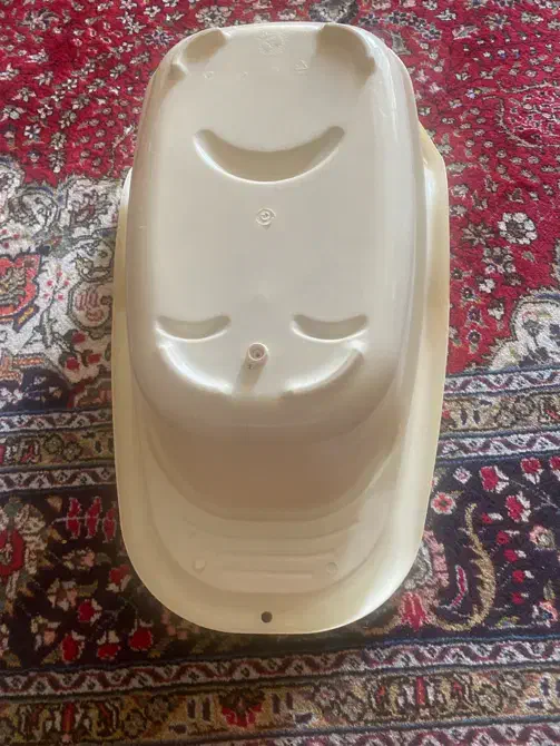 وان نوزاد و بچه ۴ یا ۵ ساله|لوازم حمام|تبریز, |دیوار