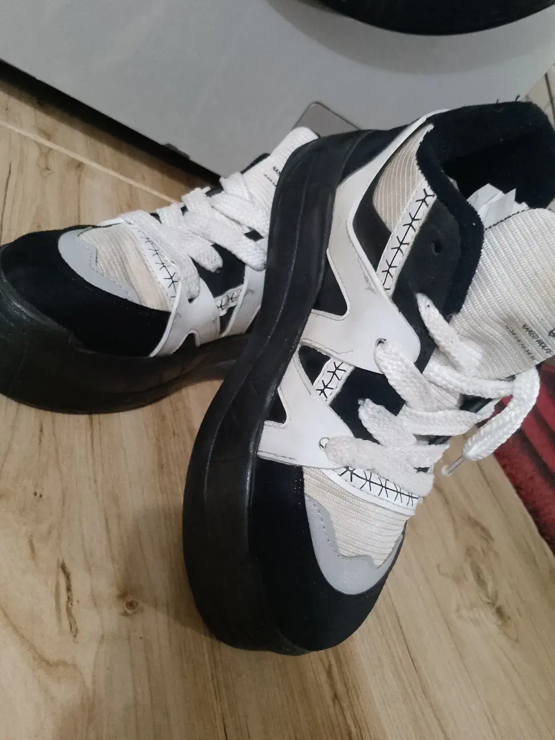 کتونی|کیف، کفش، کمربند|خمام, |دیوار