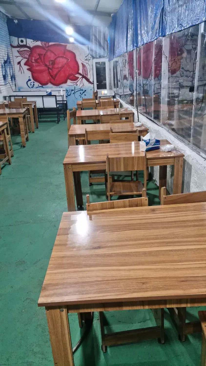 ۱۰ عدد میز ۴۰ عدد صندل فقط ۴۰ تومن|کافی‌شاپ و رستوران|مشگین شهر, |دیوار