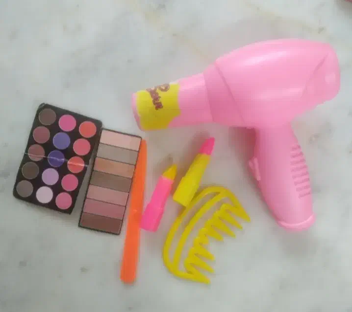 میز آرایش کودک|اسباب و اثاث بچه|قم, سراجه (۱۵ خرداد)|دیوار