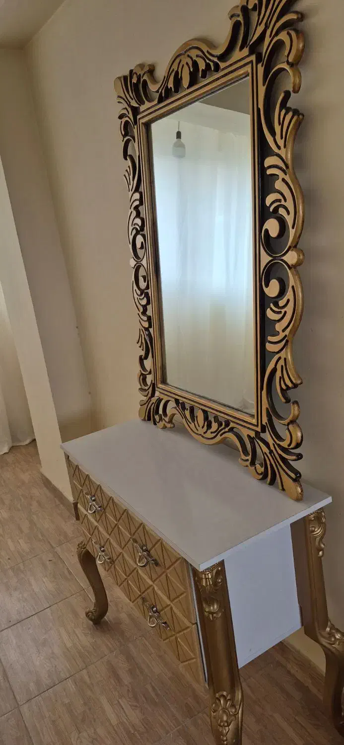 آیینه و میز کار آرایشگاه در حد نو به تعداد دو عدد|آرایشگاه و سالنهای زیبایی|سهند, |دیوار