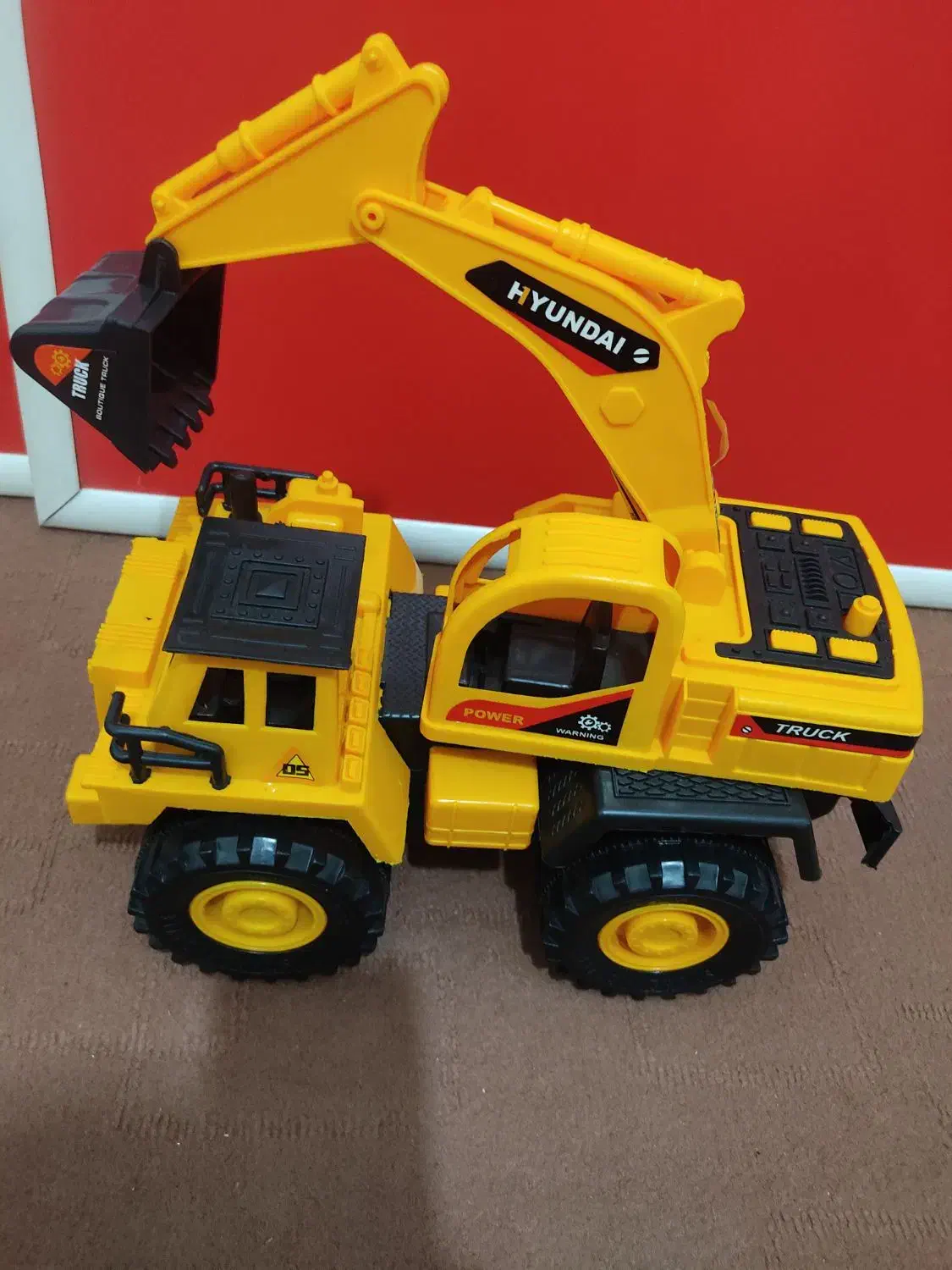 اسباب بازی های نو|اسباب‌بازی بچه|میانه, |دیوار