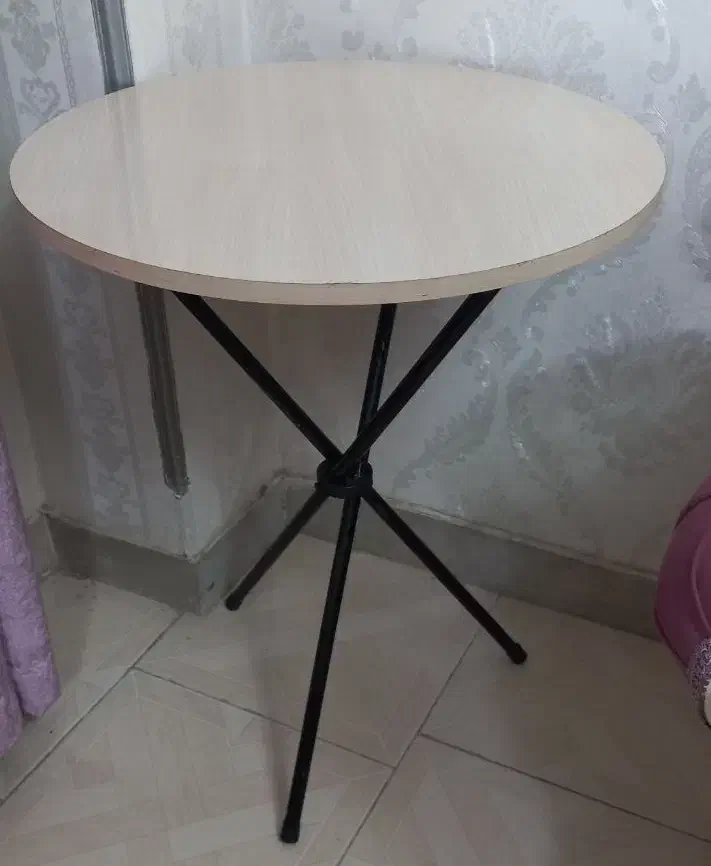 میز گرد تاشو|میز و صندلی غذاخوری|اسلامشهر, مطهری|دیوار