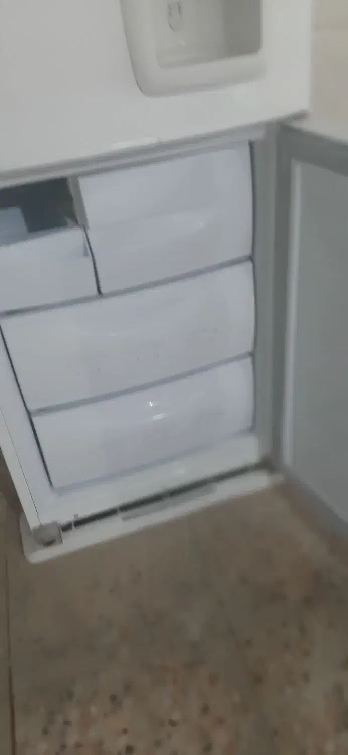 یک عدد یخچال امرسان|یخچال و فریزر|شیراز, حجت آباد|دیوار