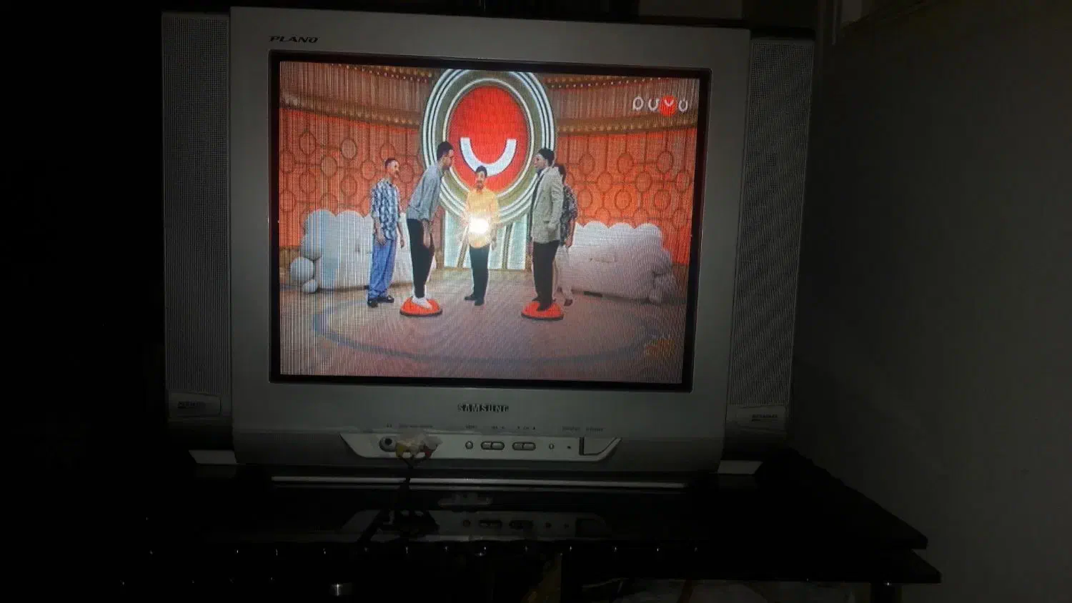 تلویزیون سامسونگ ۲۱ اینچ با میز|تلویزیون و پروژکتور|فولادشهر, B5|دیوار