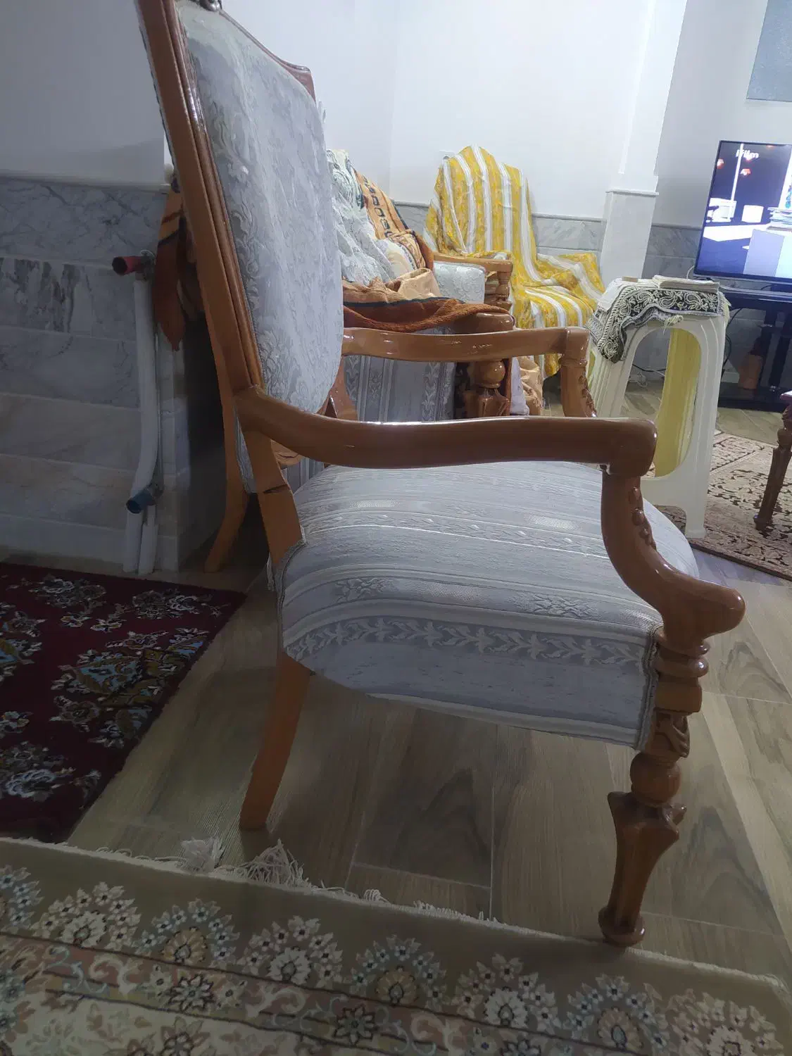 مبل تک نفره|مبلمان خانگی و میز عسلی|قنوات, |دیوار