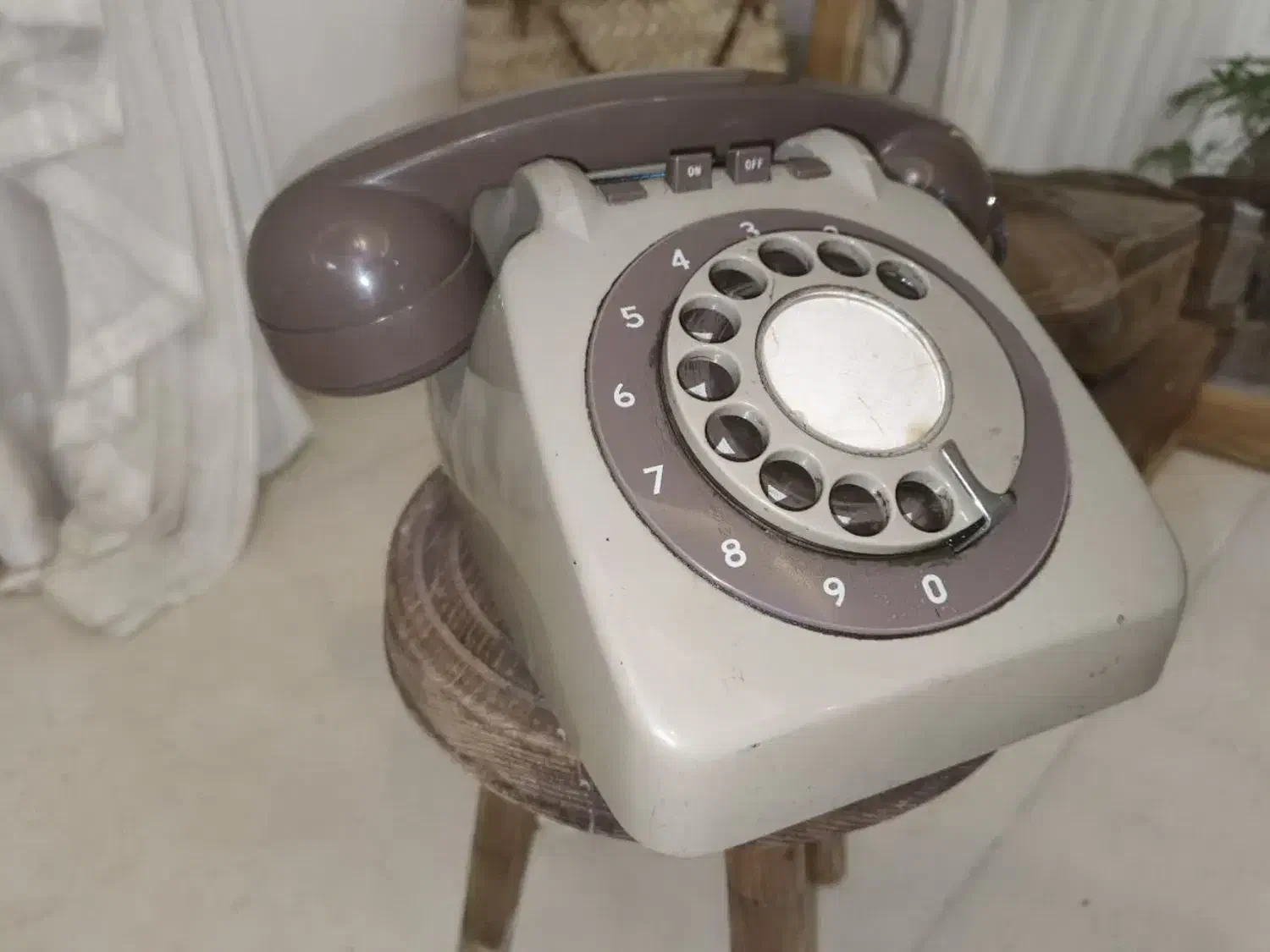 تلفن انتیک|کلکسیون اشیاء عتیقه|همدان, |دیوار