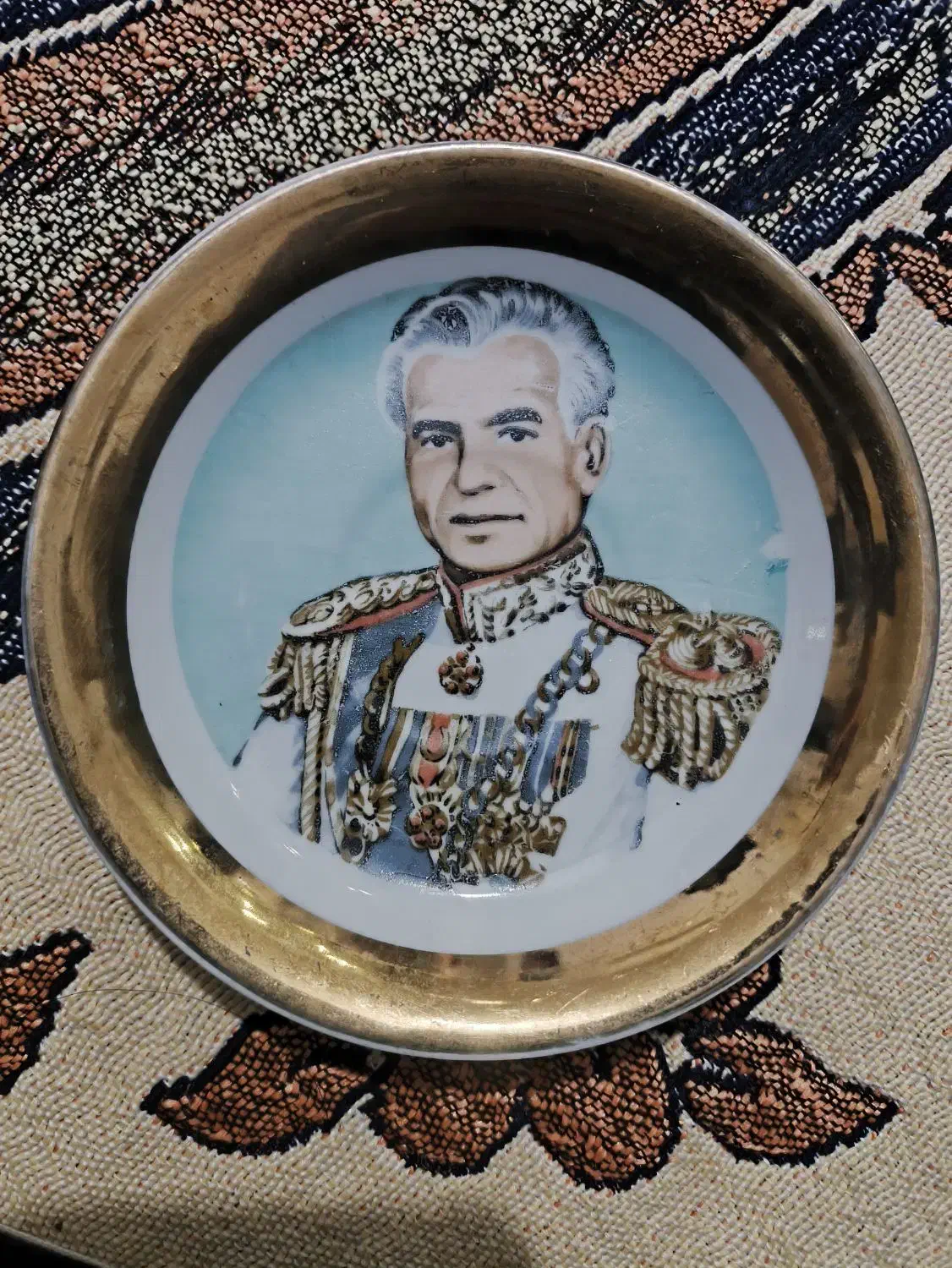 نعلبکی شاهی|ظروف سرو و پذیرایی|شیراز, کوشک میدان|دیوار