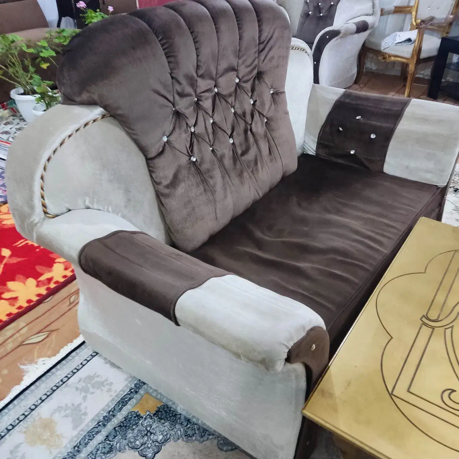 مبل هفت نفره و دو تا عسلی|مبلمان خانگی و میز عسلی|ماکو, |دیوار