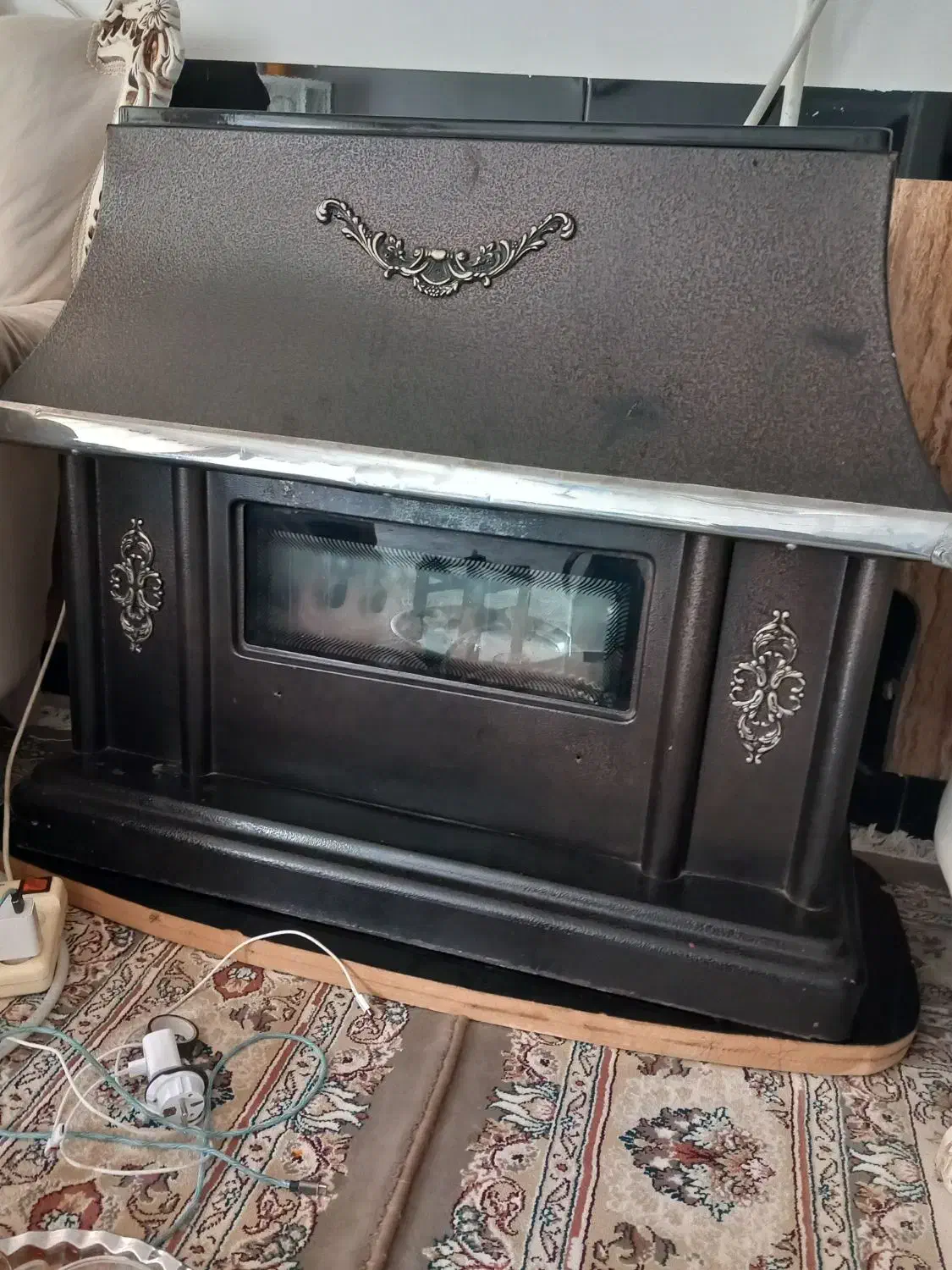 یک دست مبل هفت نفره و یک عدد بخاری قیمت توافقی|مبلمان خانگی و میز عسلی|پلدختر, |دیوار