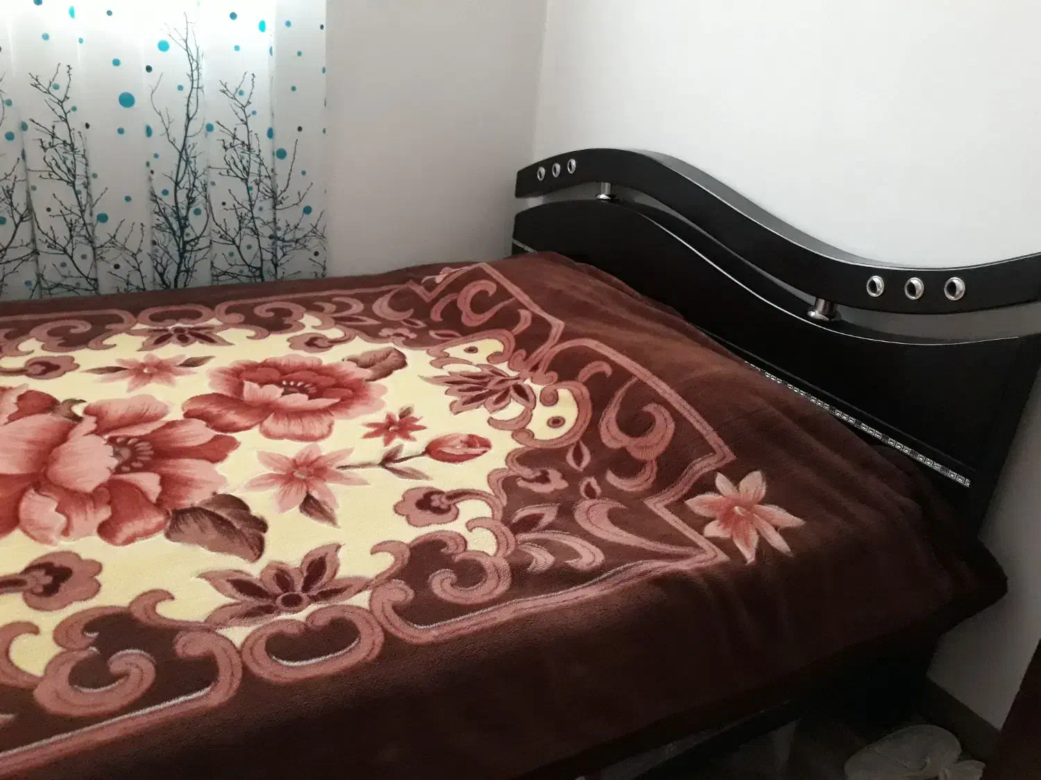 تخت دو نفره به همراه تشک طبی فنری|تخت و سرویس خواب|بروجرد, |دیوار