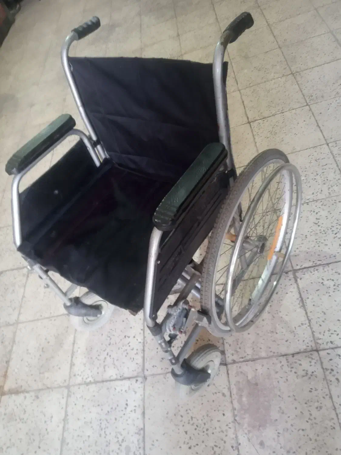 ویلچر بزرگسال در حد نو|آرایشی، بهداشتی، درمانی|اقبالیه, |دیوار