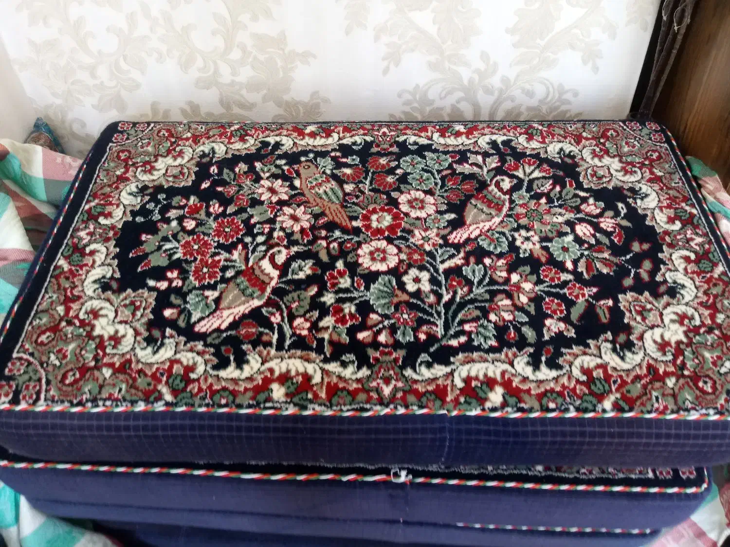 پشتی قالیچه نو وسالم به مبلع 10میلیون|پشتی|کرمان, |دیوار