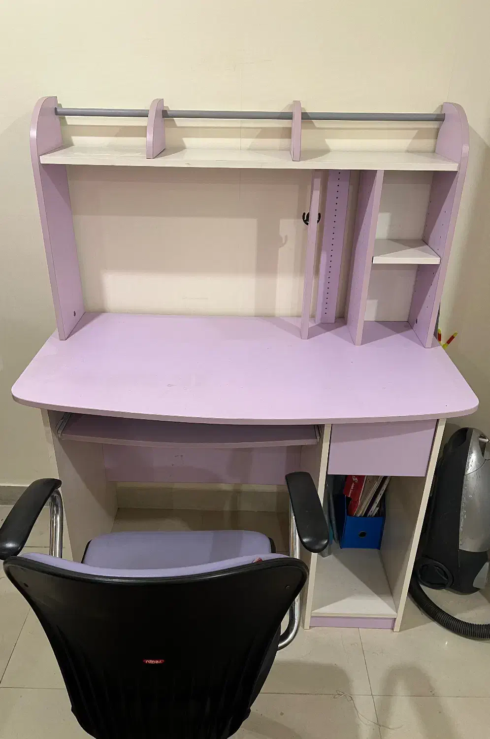 تخت و میز تحریر و صندلی|تخت و سرویس خواب|رشت, کاکتوس|دیوار