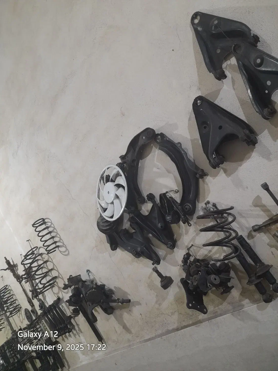 کمک فنر و لوازم جلوبندی استوک در حد نو تر تمیز|قطعات یدکی و لوازم جانبی|رشت, حومه رشت|دیوار