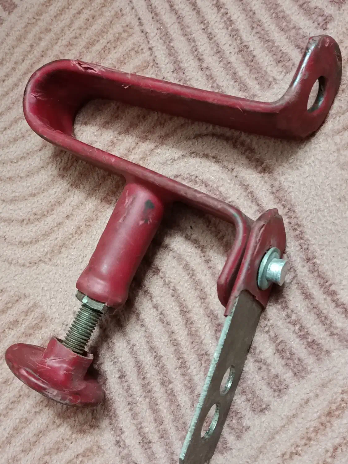 قفل پدال|ابزارآلات|قم, چهل درخت‎|دیوار