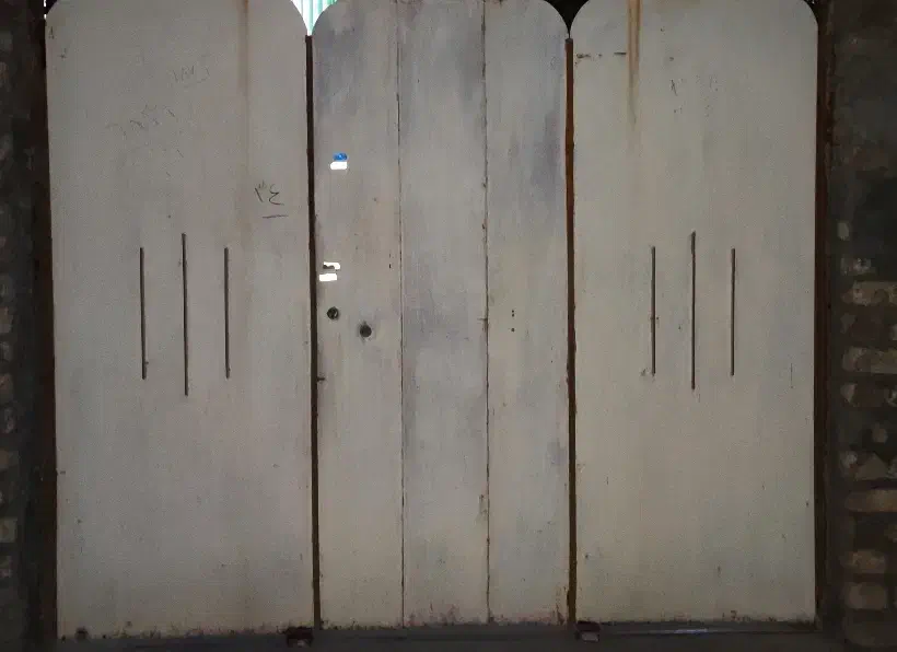 درب آهنی ماشین رو|مصالح و تجهیزات ساختمان|صحنه, |دیوار