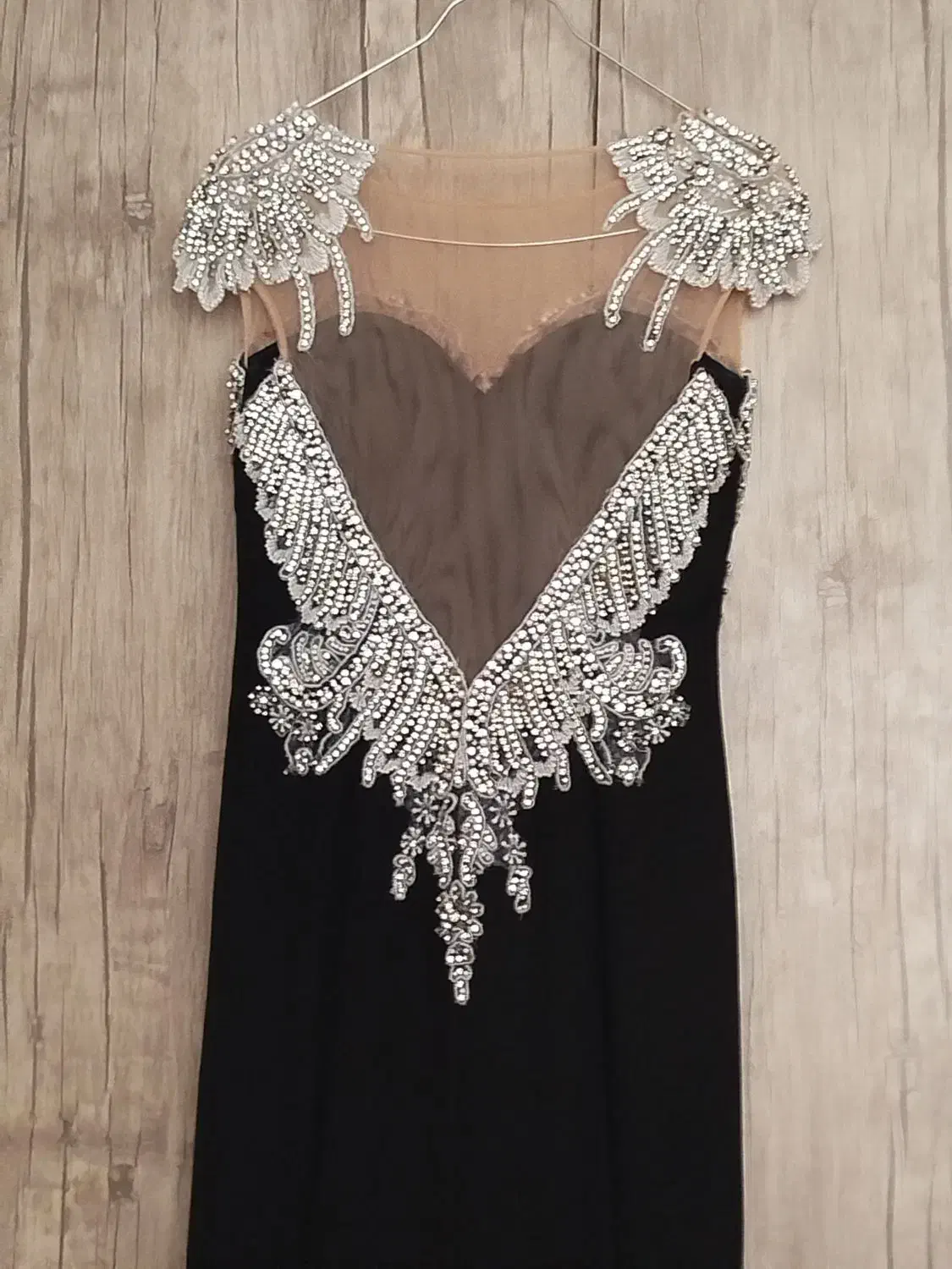 پیراهن مجلسی|لباس|تربتحیدریه, کلاته توکلی|دیوار