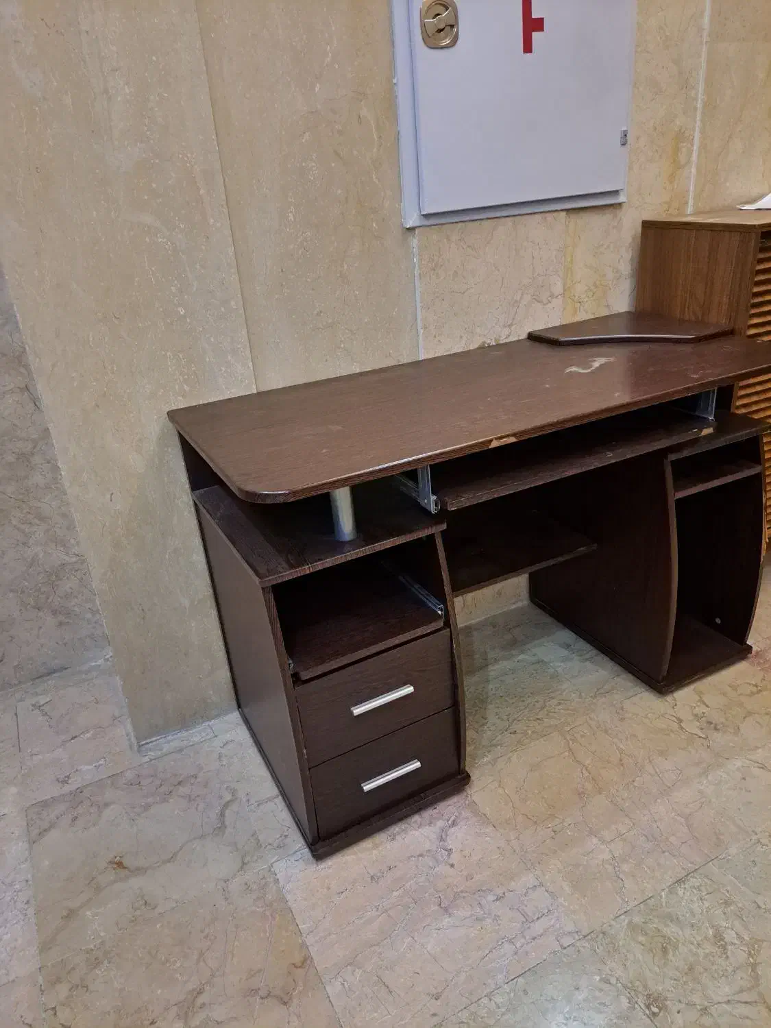 میز تحریر|میز تحریر و کامپیوتر|فردیس, منظریه|دیوار