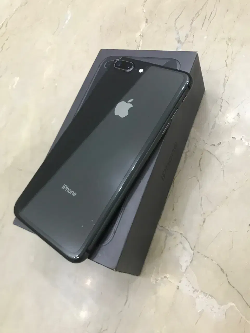 اپل iPhone 8 Plus  با حافظهٔ ۶۴ گیگ|موبایل|تهران, دریاچه شهدای خلیج فارس|دیوار