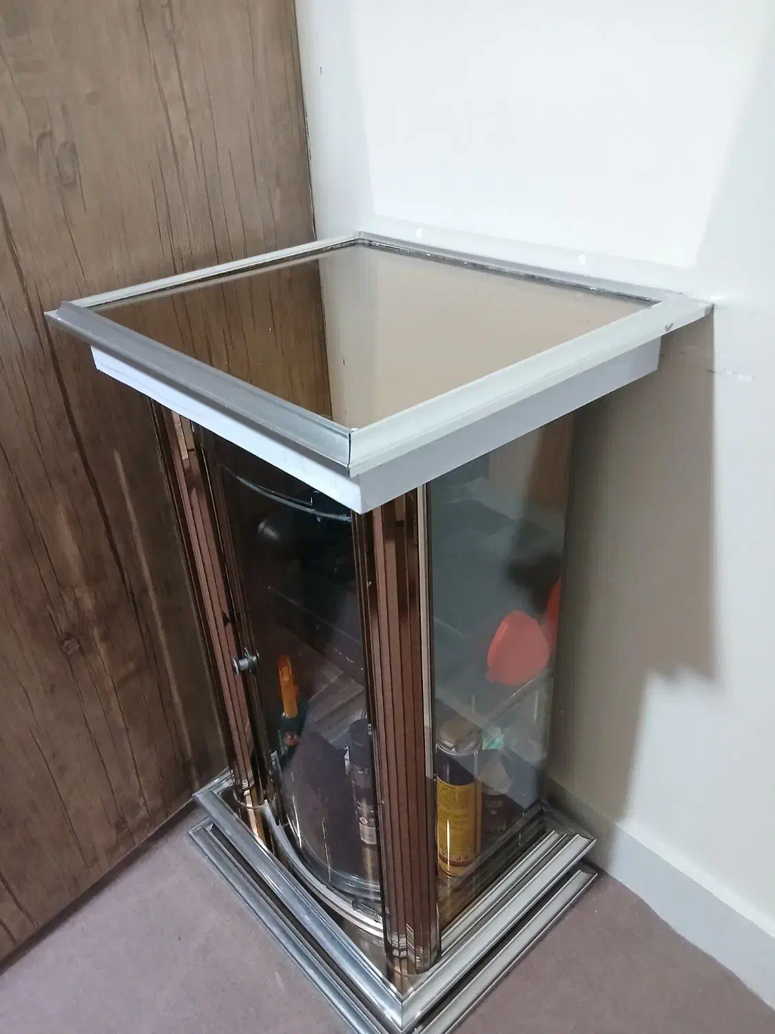 آینه و میز شیشه ای کوچک|بوفه، ویترین، کنسول|پرند, فاز ۳|دیوار