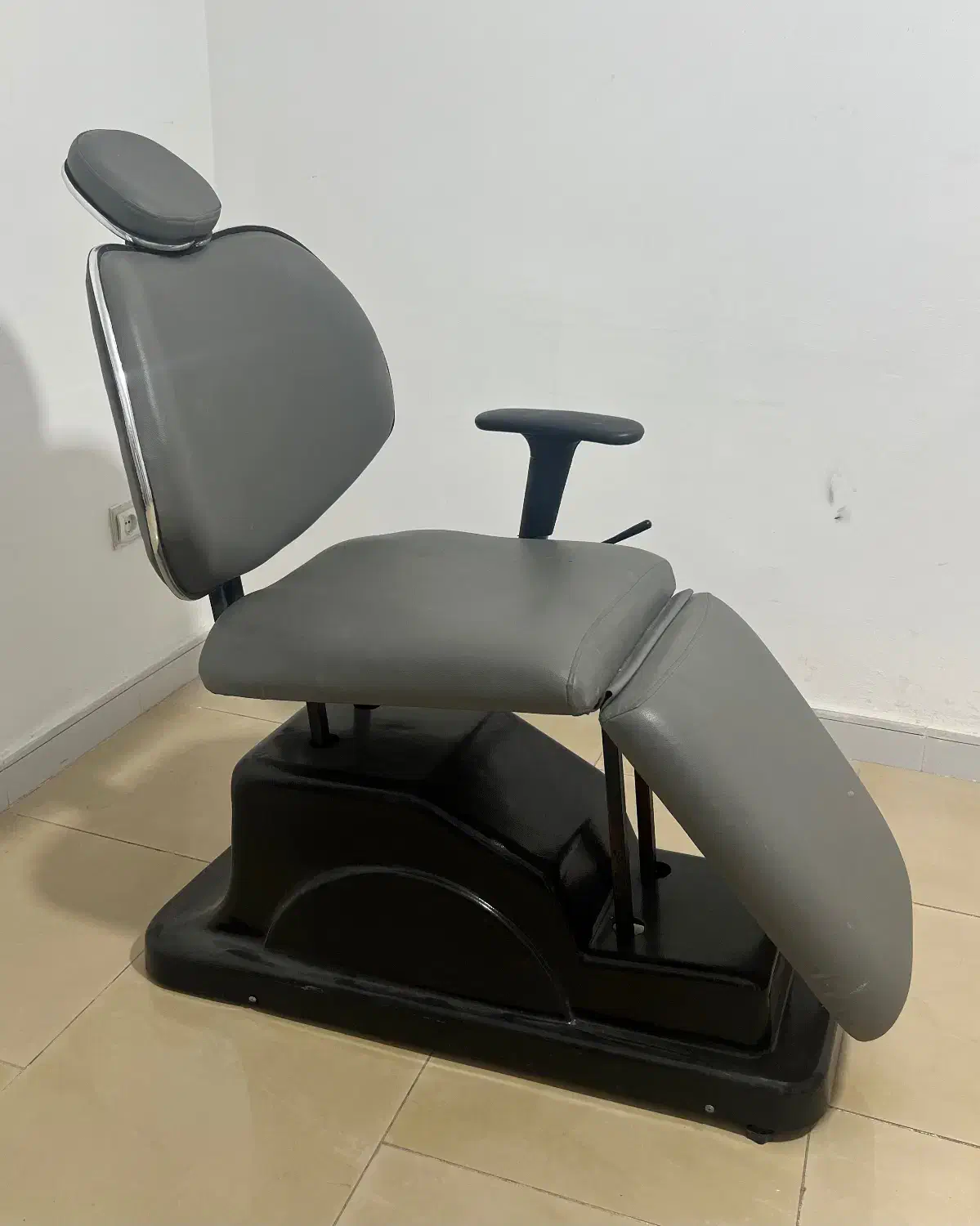 صندلی اصلاح|آرایشگاه و سالن‌های زیبایی|نوشهر, |دیوار