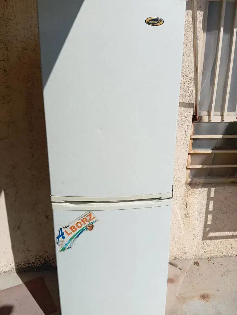 یخچال فریزر دو درب کارکرده شهرستان حاجی اباد|یخچال و فریزر|حاجی آباد, |دیوار