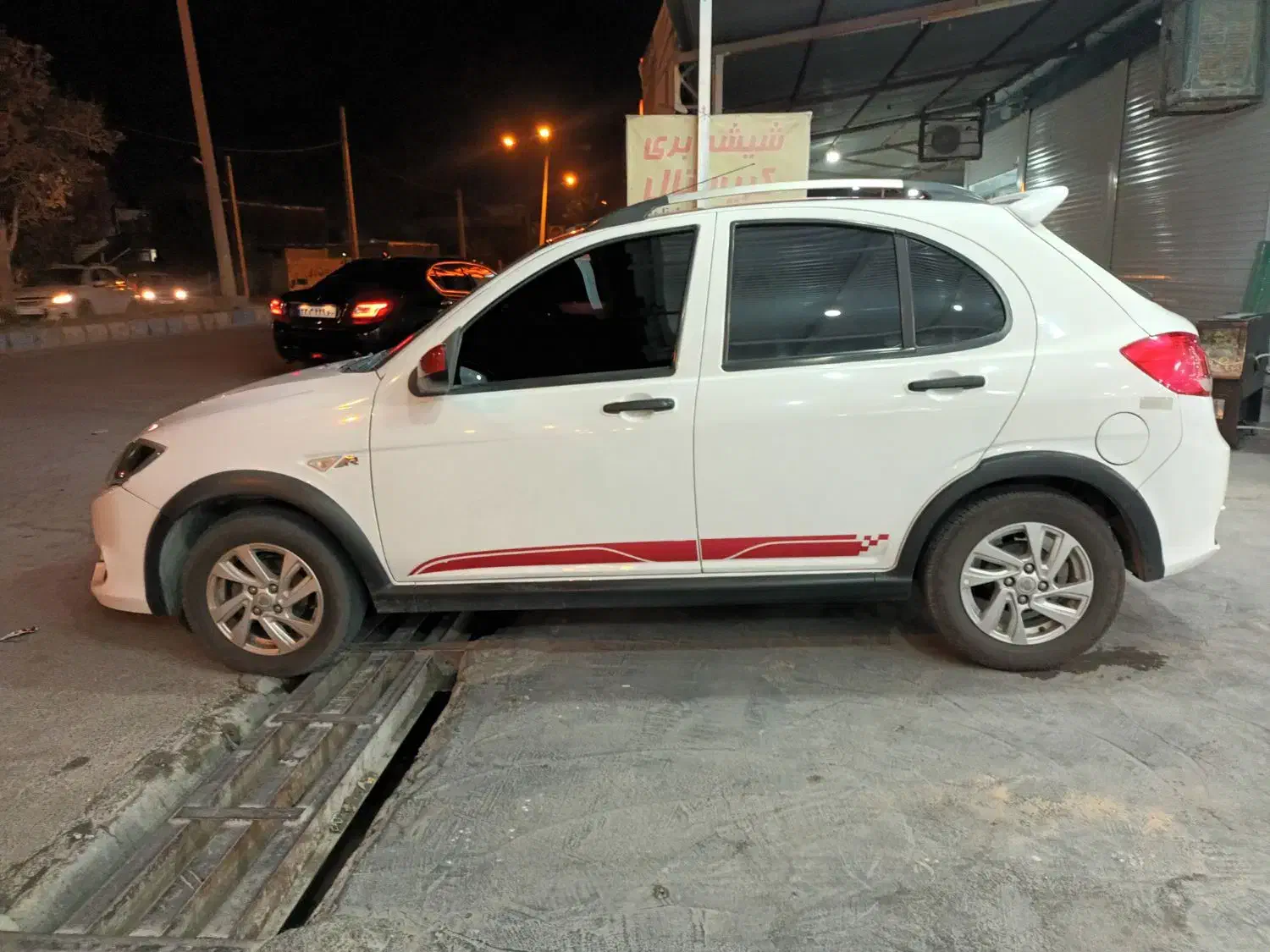 کوییک R سفید قرمز.رینگ اسپورت آلومینیومی|خودرو سواری و وانت|دهدشت, |دیوار