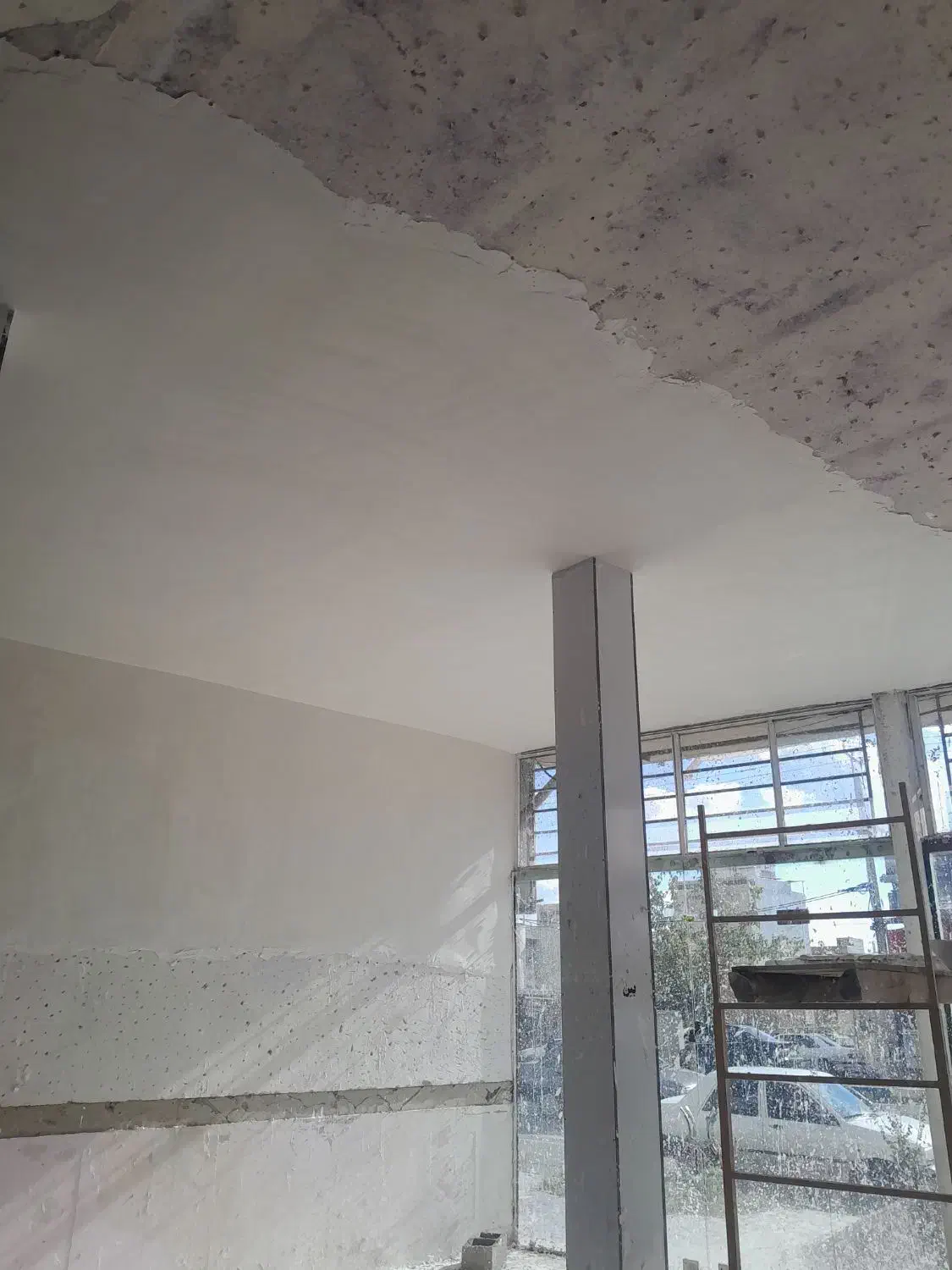 سفیدکاری گلگچ کاری لکه گیری جزئ کلی|خدمات پیشه و مهارت|ایلام, |دیوار