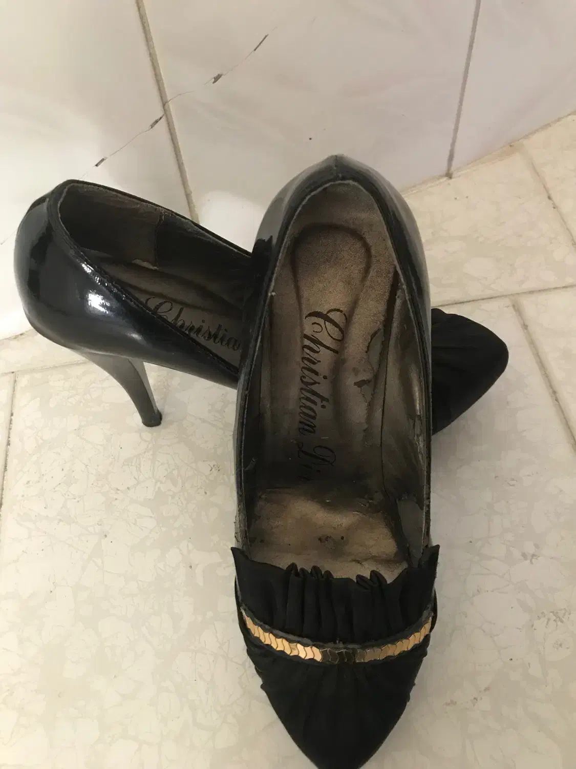 کفش|کیف، کفش، کمربند|بروجرد, |دیوار