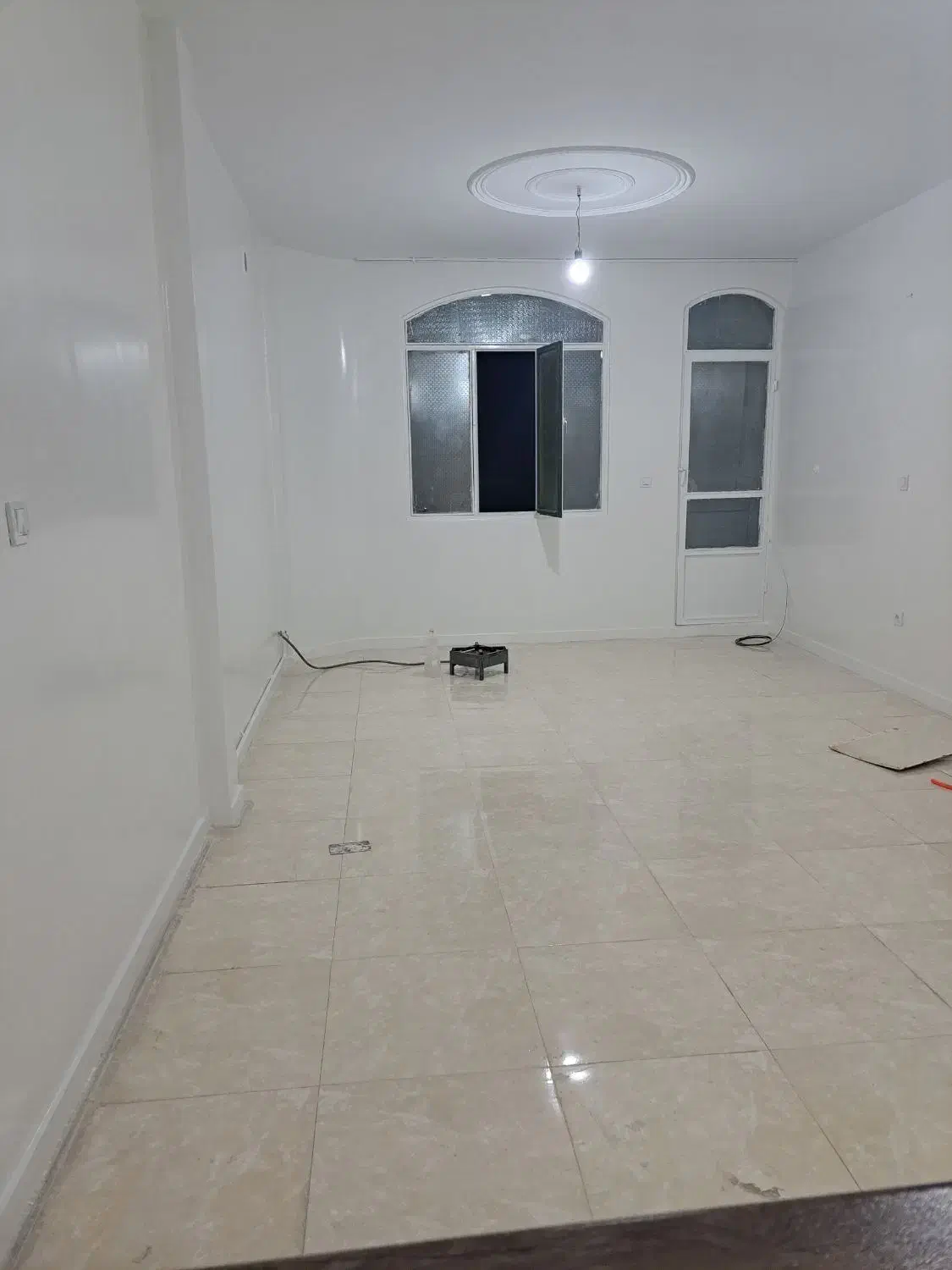 خونه اجاره ای نقاشی شده تمیز