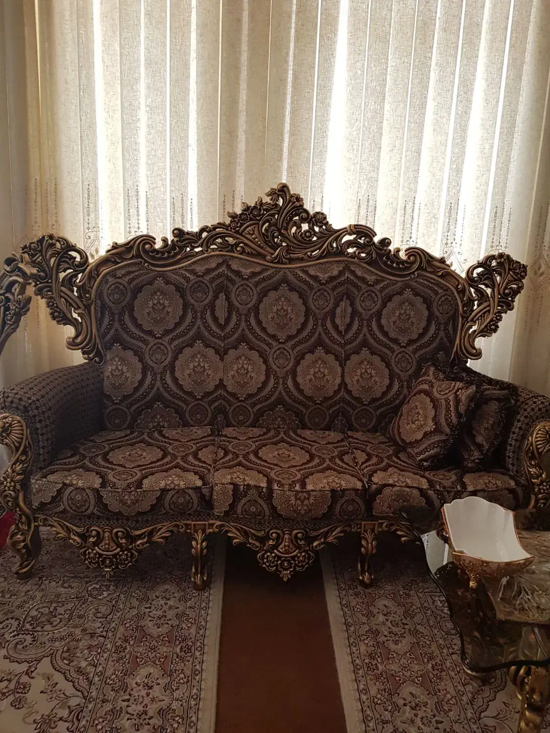 مبلمان سلطنتی ومیز ناهار خوری.|مبلمان خانگی و میز عسلی|قم, آذر (نکویی)|دیوار