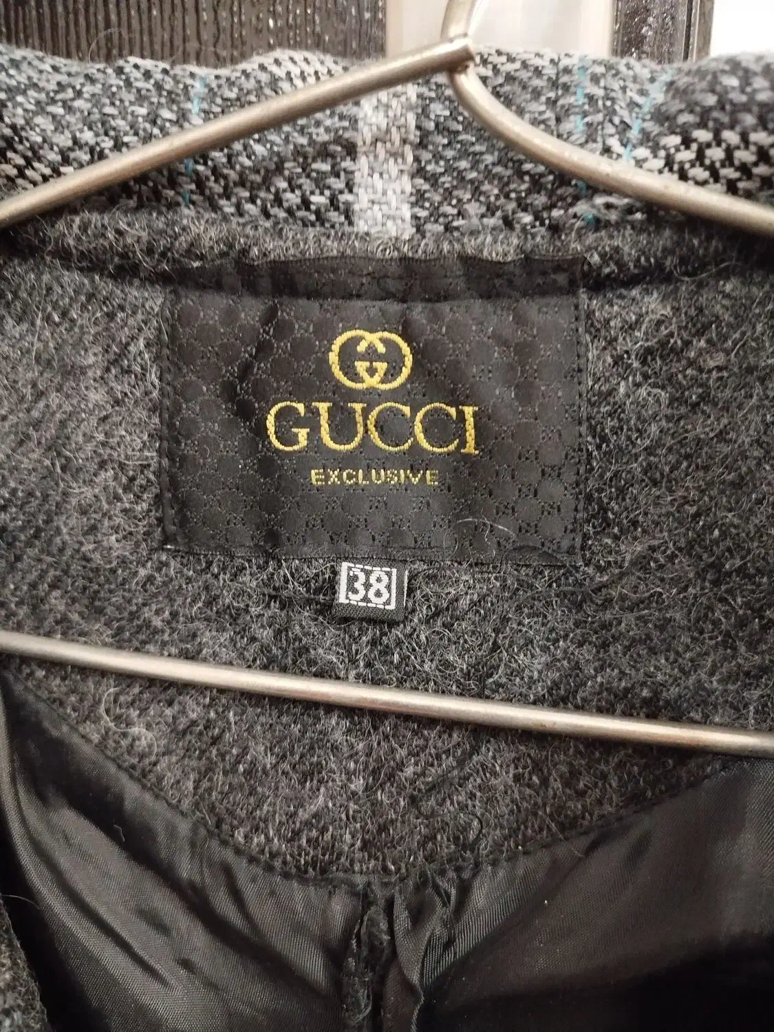 پالتو وبارانی|لباس|خوی, |دیوار