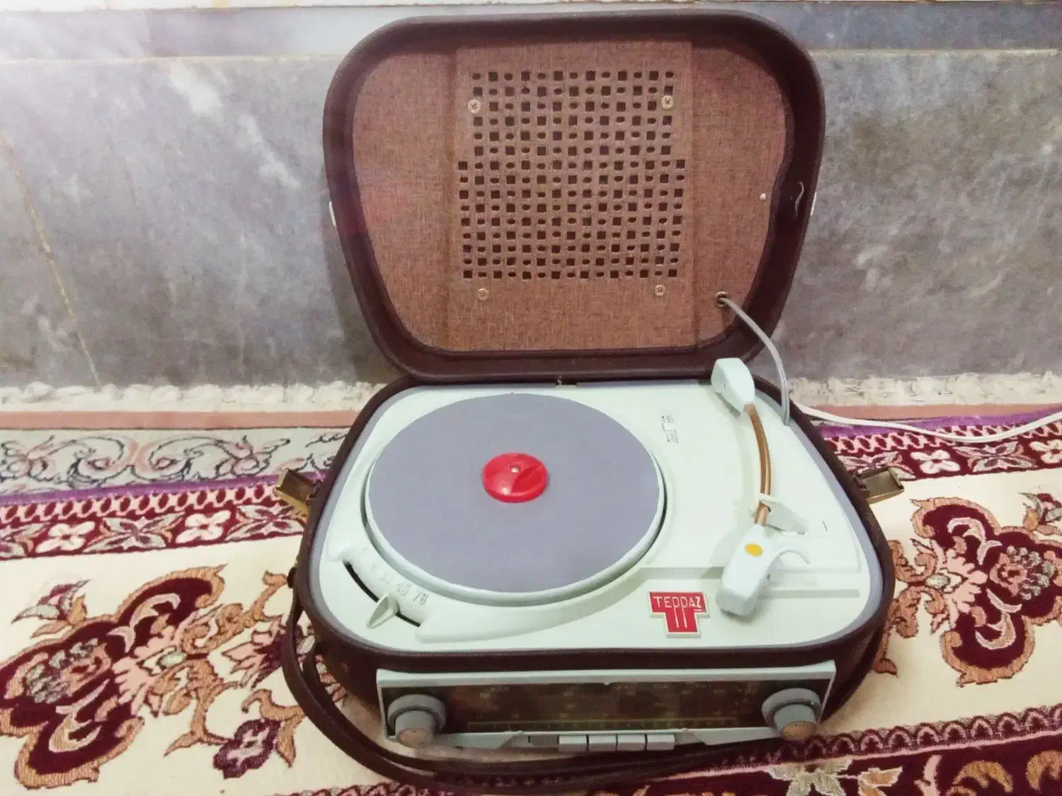 گرام ، گرامافون تپاز|کلکسیون اشیاء عتیقه|تهران, فلسطین (میدان انقلاب)|دیوار