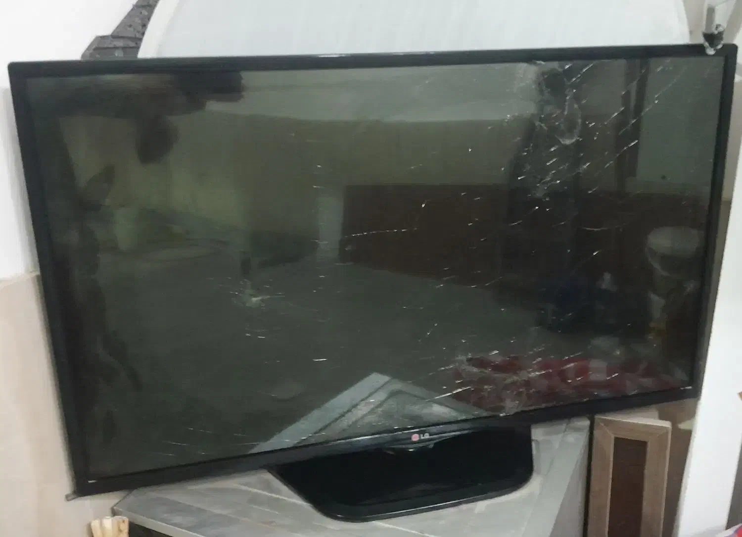 تلویزیون ال جی ۴۲ اینچ LED|تلویزیون و پروژکتور|بجنورد, |دیوار